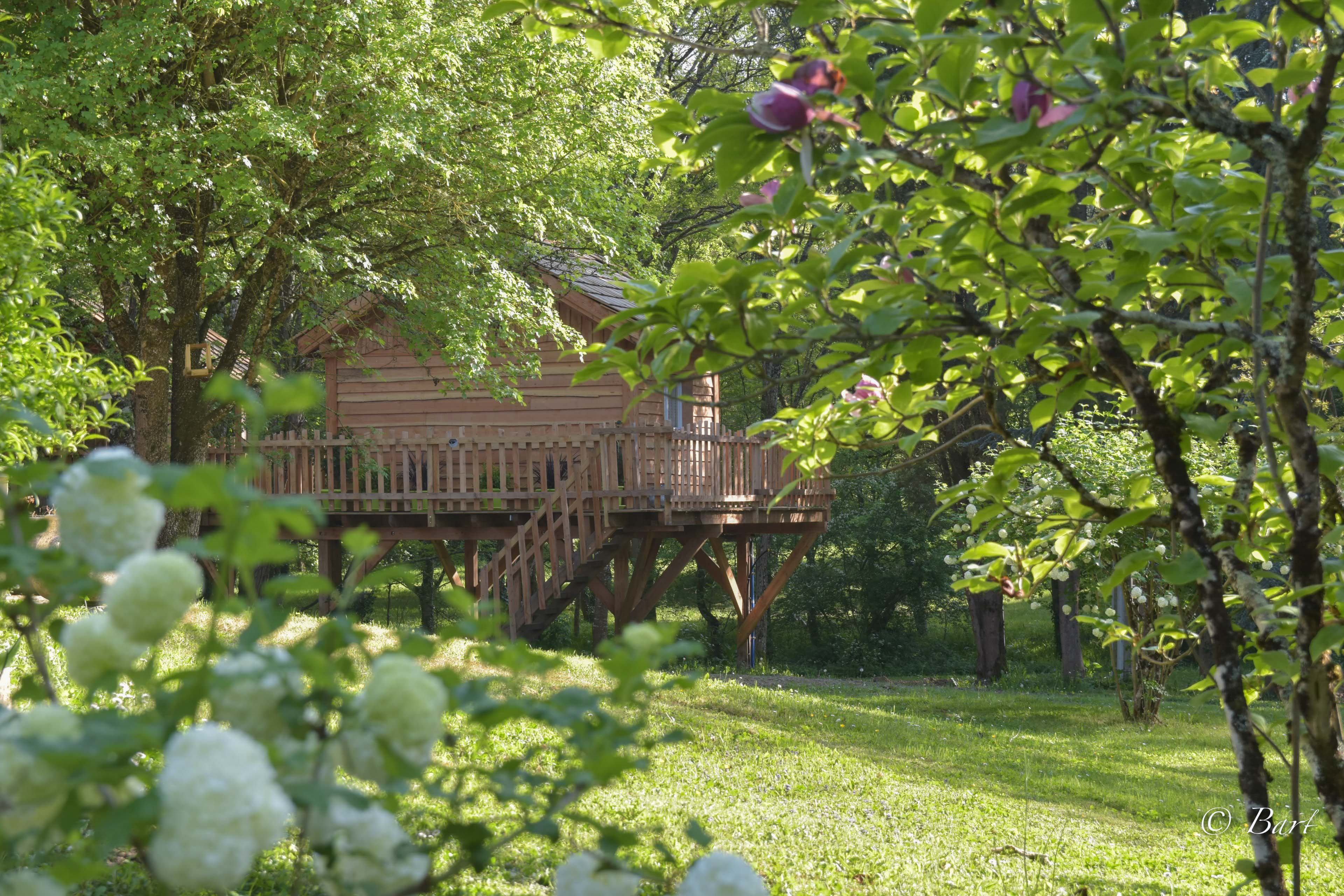 La Cabane Pêcheur de Lune & Spa — Cabane dans les arbres avec spa à Dordogne à Coursac — salle de bain