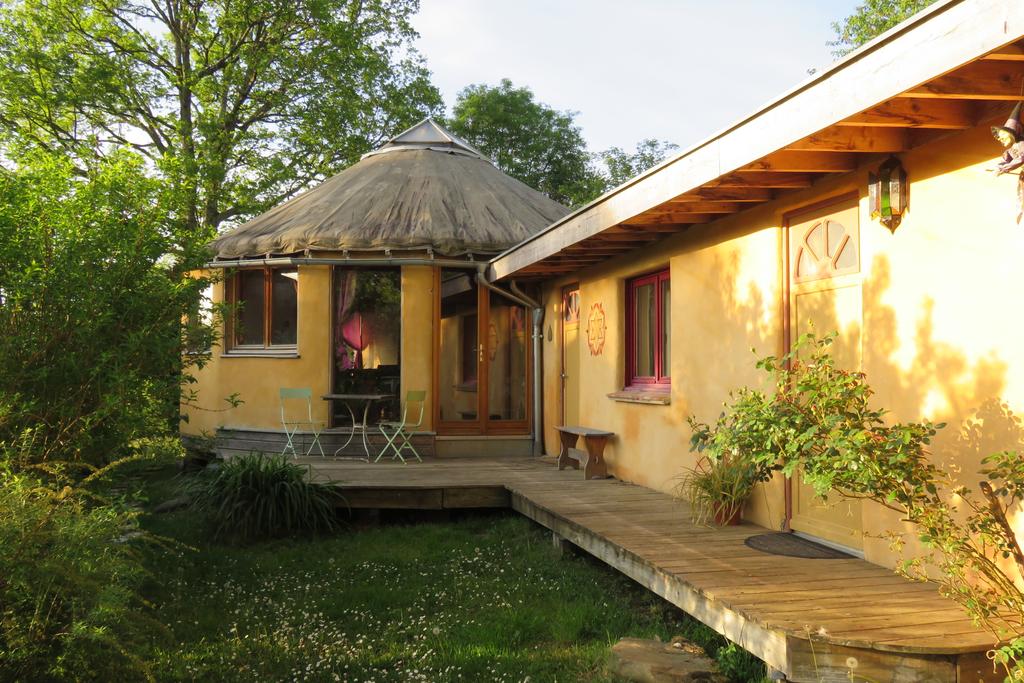 Yourte contemporaine — Séjour apaisant avec spa à Esquillot en Ariège