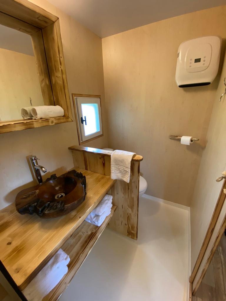 La Cabane familiale Rêve de Robinson : une échappée insolite en Champagne-Ardenne à Bar Sur Aube — détail architectural