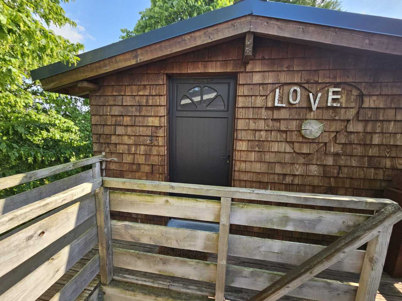 L'Ourson Love : une cabane sur pilotis au cœur de la Picardie à Essuiles — cuisine