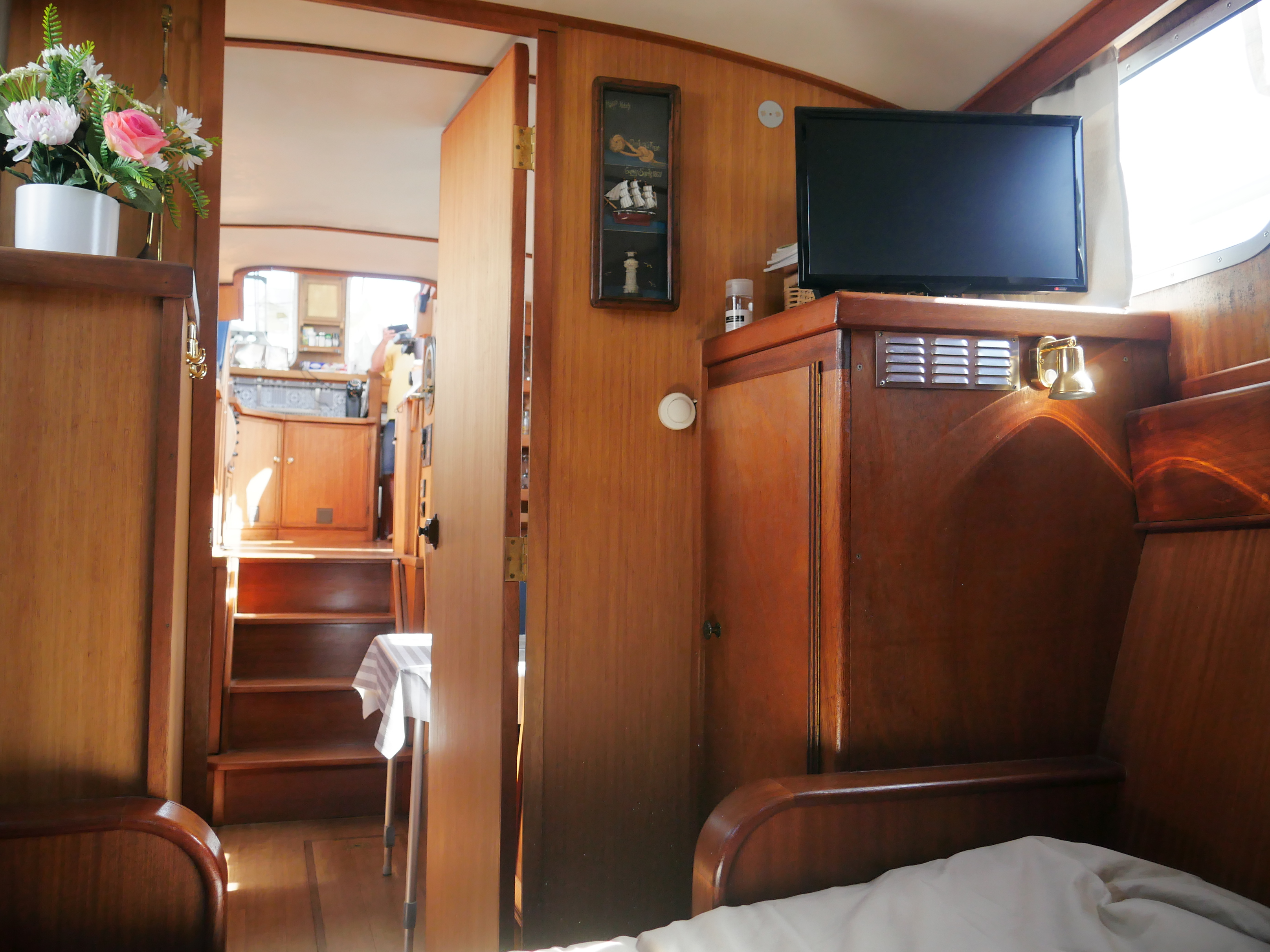 Bateau Spicy — Nuit atypique avec spa à Meaux en Seine-et-Marne à Meaux — salle de bain
