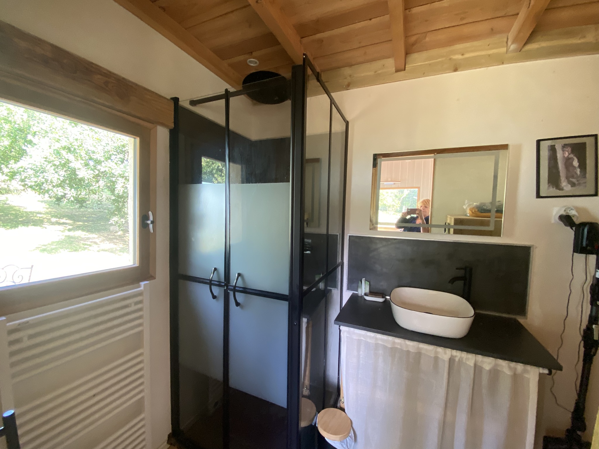 La Cabane dans le chêne tricentenaire — Cabane dans les arbres avec spa en Corrèze à Brive-la-Gaillarde — espace de vie