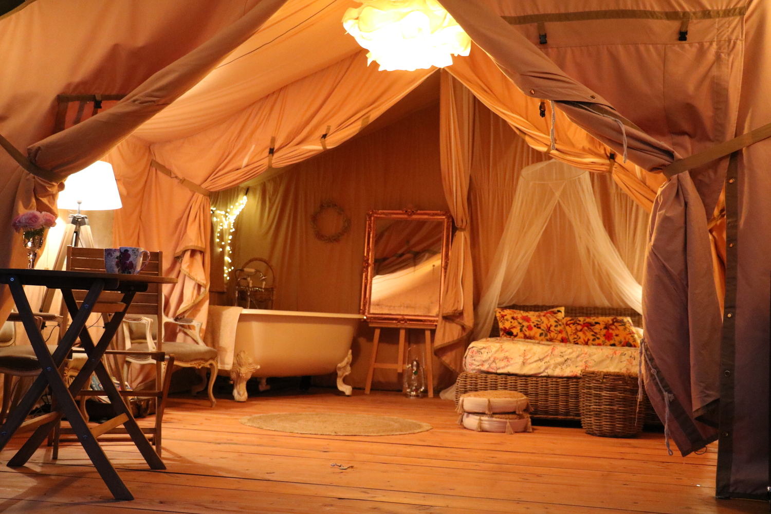 Tente safari luxe Orion : une expérience immersive en pleine nature à Marcay — espace de vie