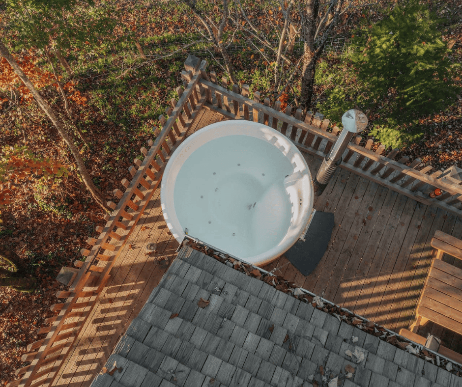 Cabanon Perché — Cabane dans les arbres avec spa à Château de Memanat à Chavanat — vue intérieure