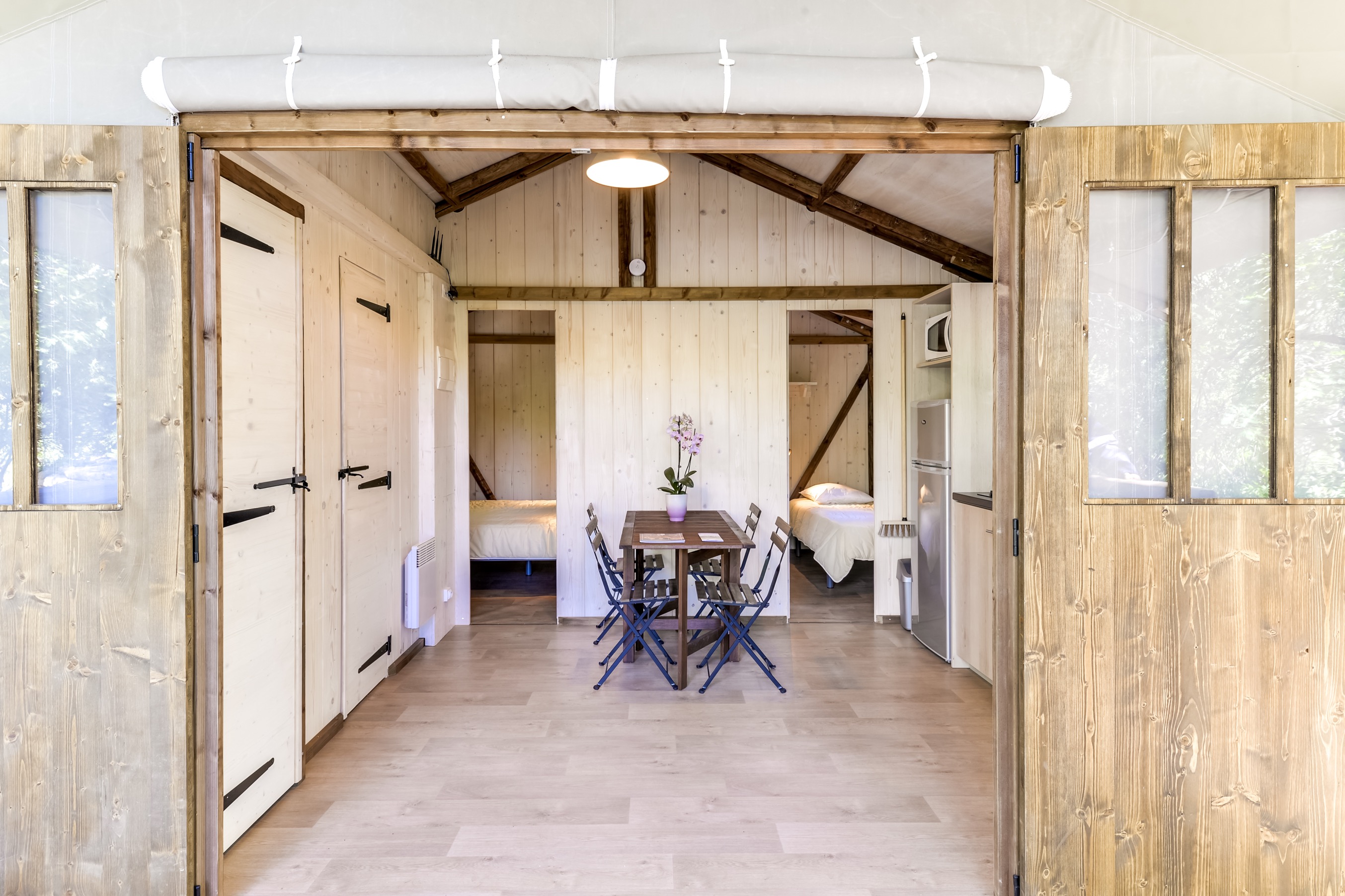Les Chênes Verts : un écolodge enchanteur en pleine nature à Balazuc — salle de bain