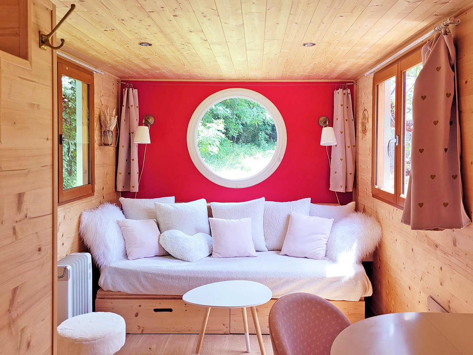 Tiny house Eglantine — Escapade romantique avec spa à Gard à Alès — vue intérieure