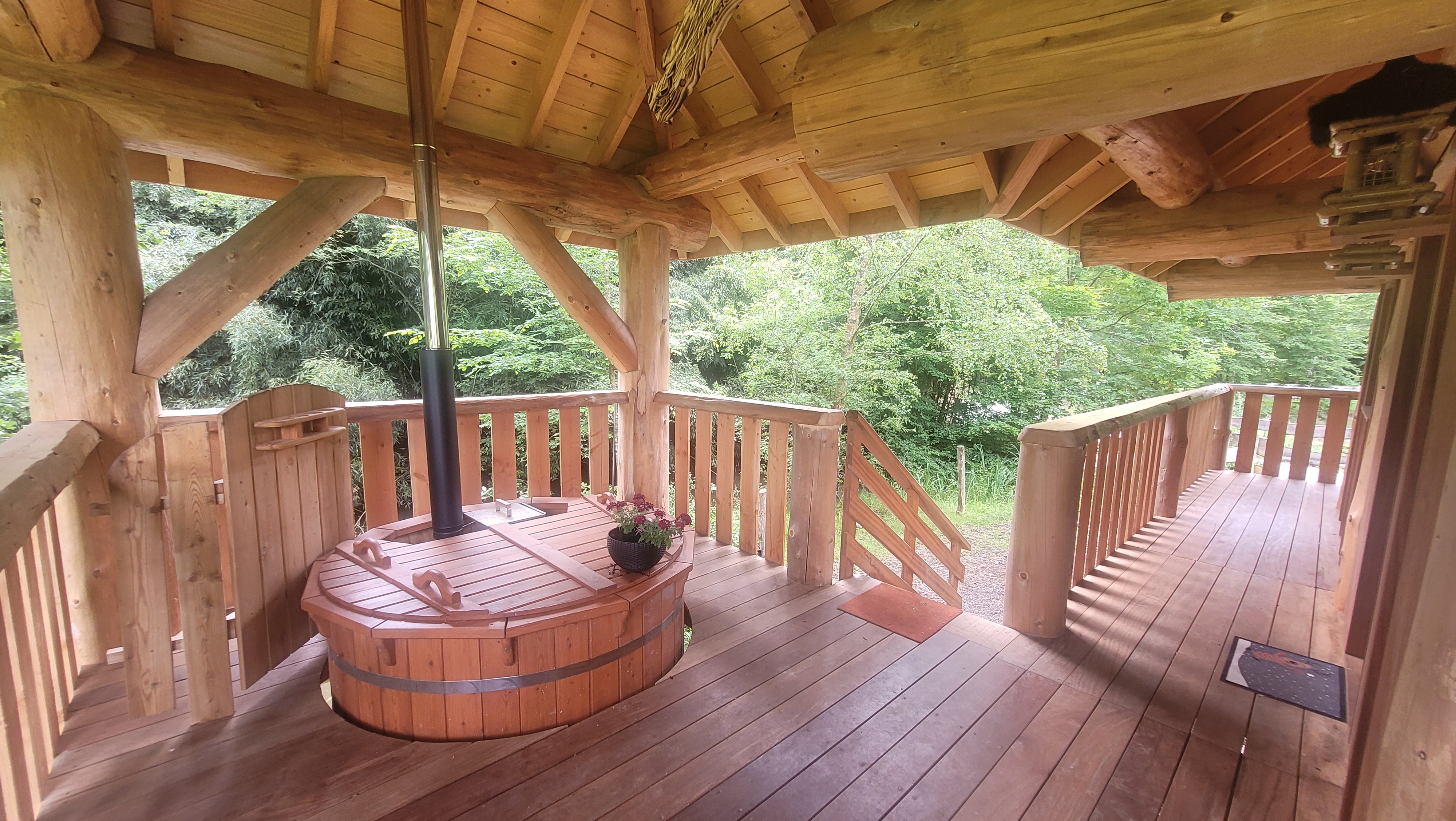 La Thaï & Spa : une cabane sur pilotis pour une escapade inoubliable à Echouboulains — cuisine