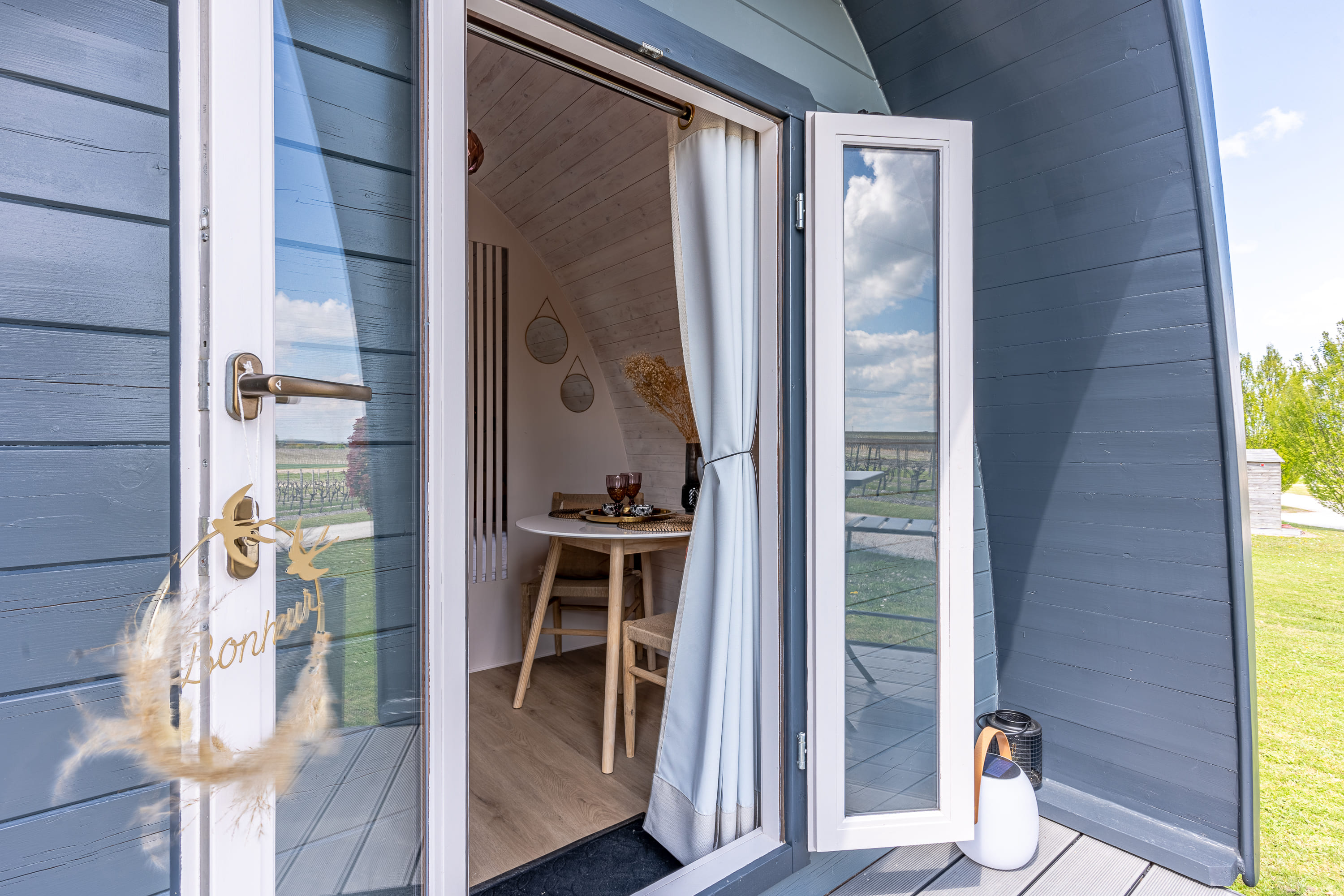 Le Mimosa : un pod enchanteur avec spa privatif à Saint Maurice De Tavernole — vue intérieure