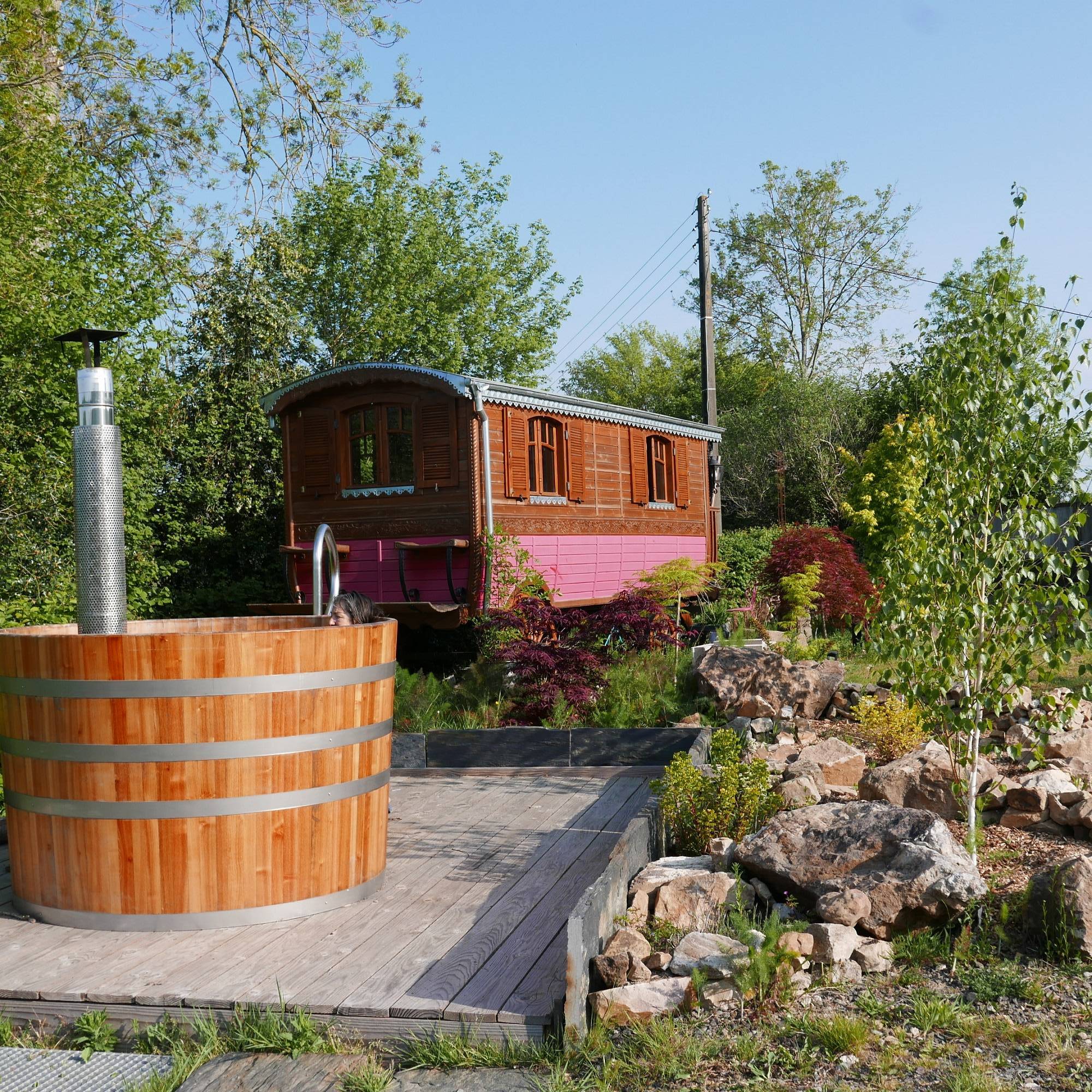 La Roulotte de Coco & Spa : un cocon de bien-être en Normandie à La Lande De Goult — vue intérieure