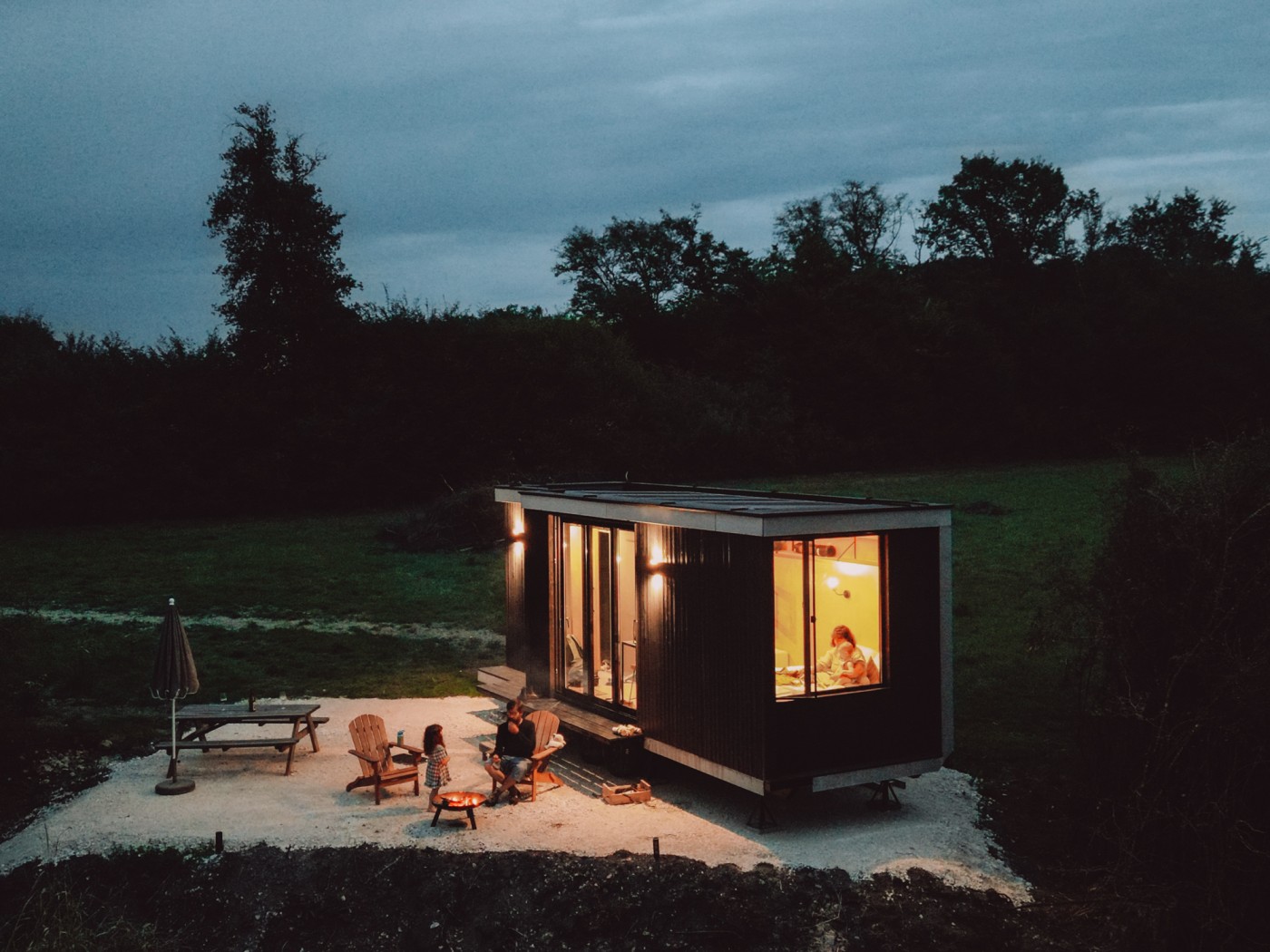 Parcel Tiny House — Évasion nature sur les berges d'un étang en Yonne à Argentenay — vue depuis la terrasse