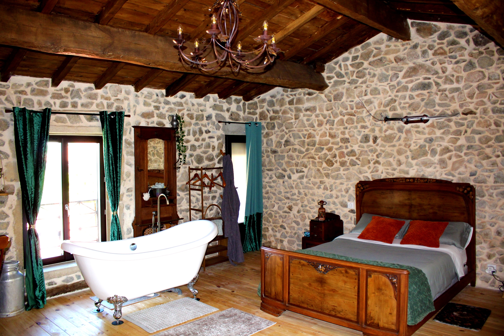 Maison de hobbit — Séjour féérique avec spa à Rhône à Quincié-en-Beaujolais — vue depuis la terrasse