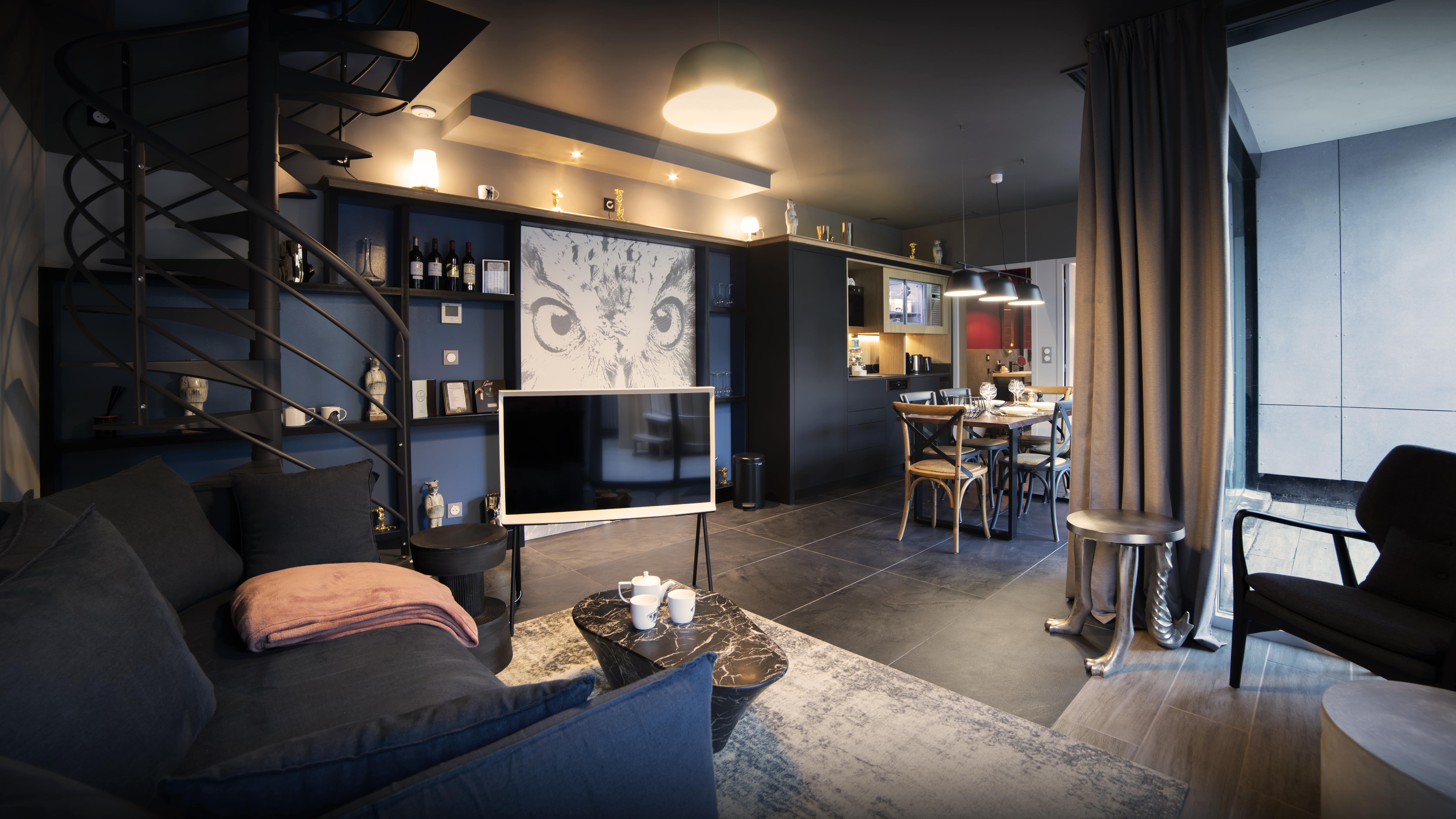 Lodge Jaguars : une immersion thématique en Aquitaine à Pessac — salle de bain