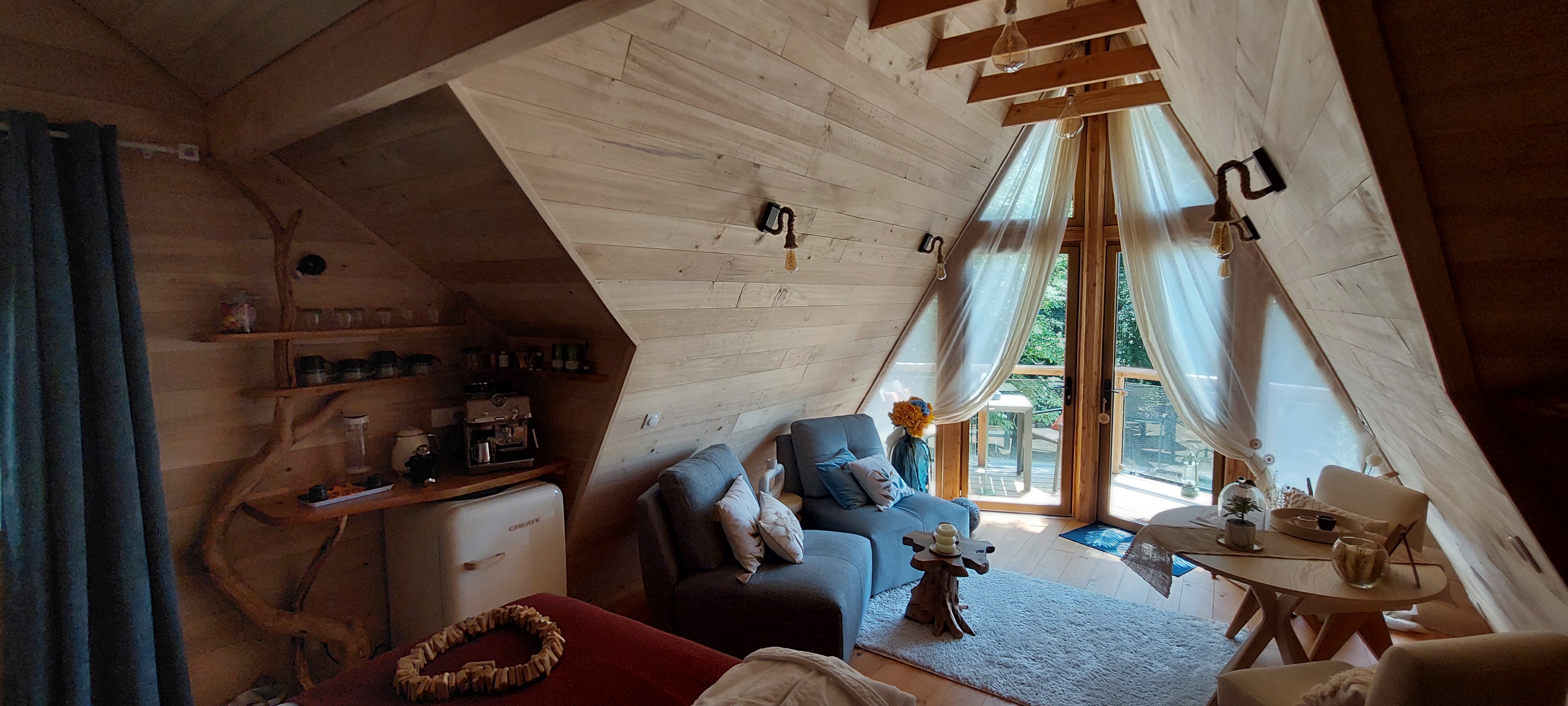 Cabane perchée BLOOMA — Détente avec Spa à Sarrant (Gers) à Sarrant — espace de vie