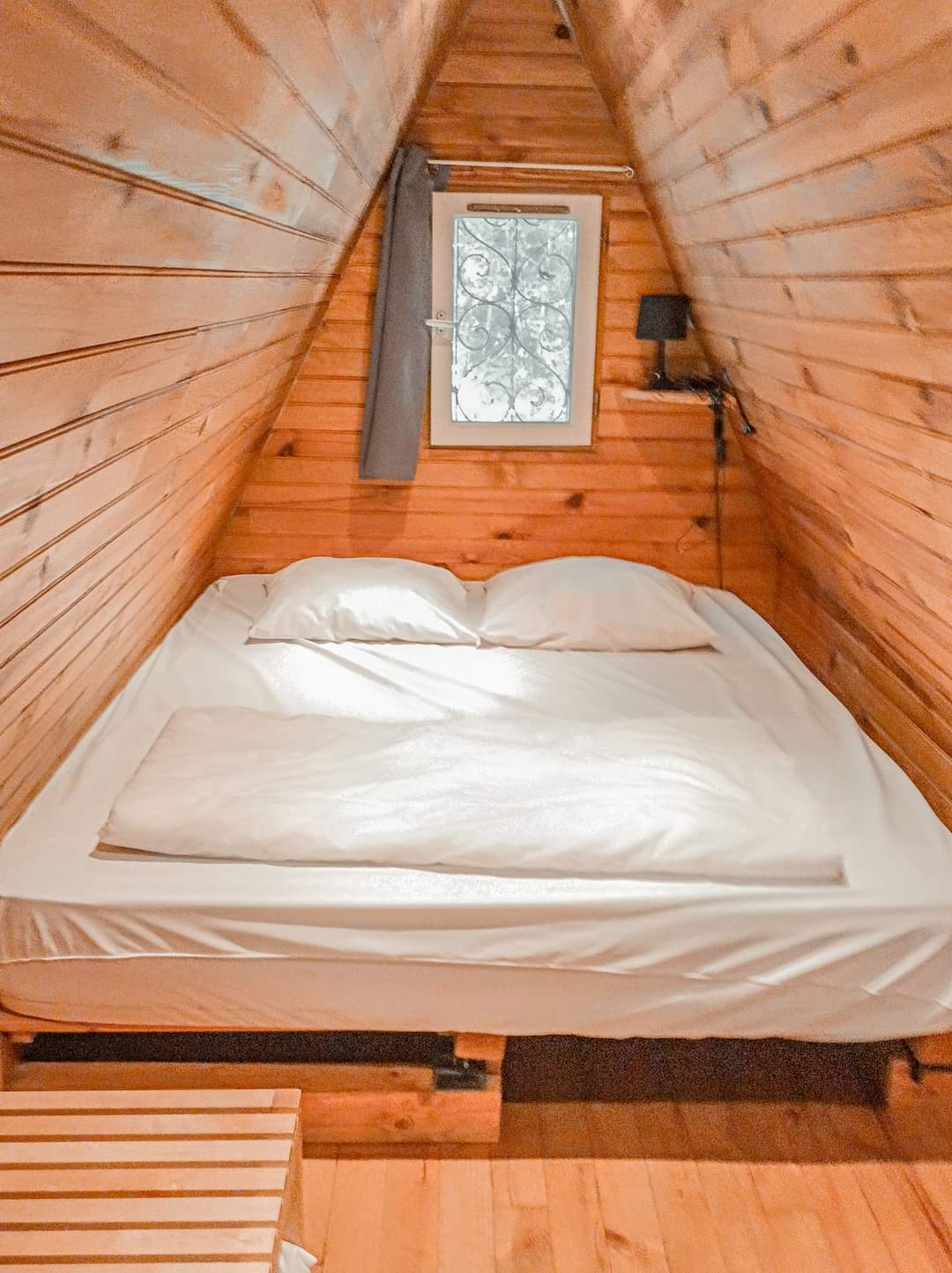 La Cabane du Pêcheur — Cabane au bord d'un étang de pêche à Sarlat à Sarlat-la-Canéda — détail architectural