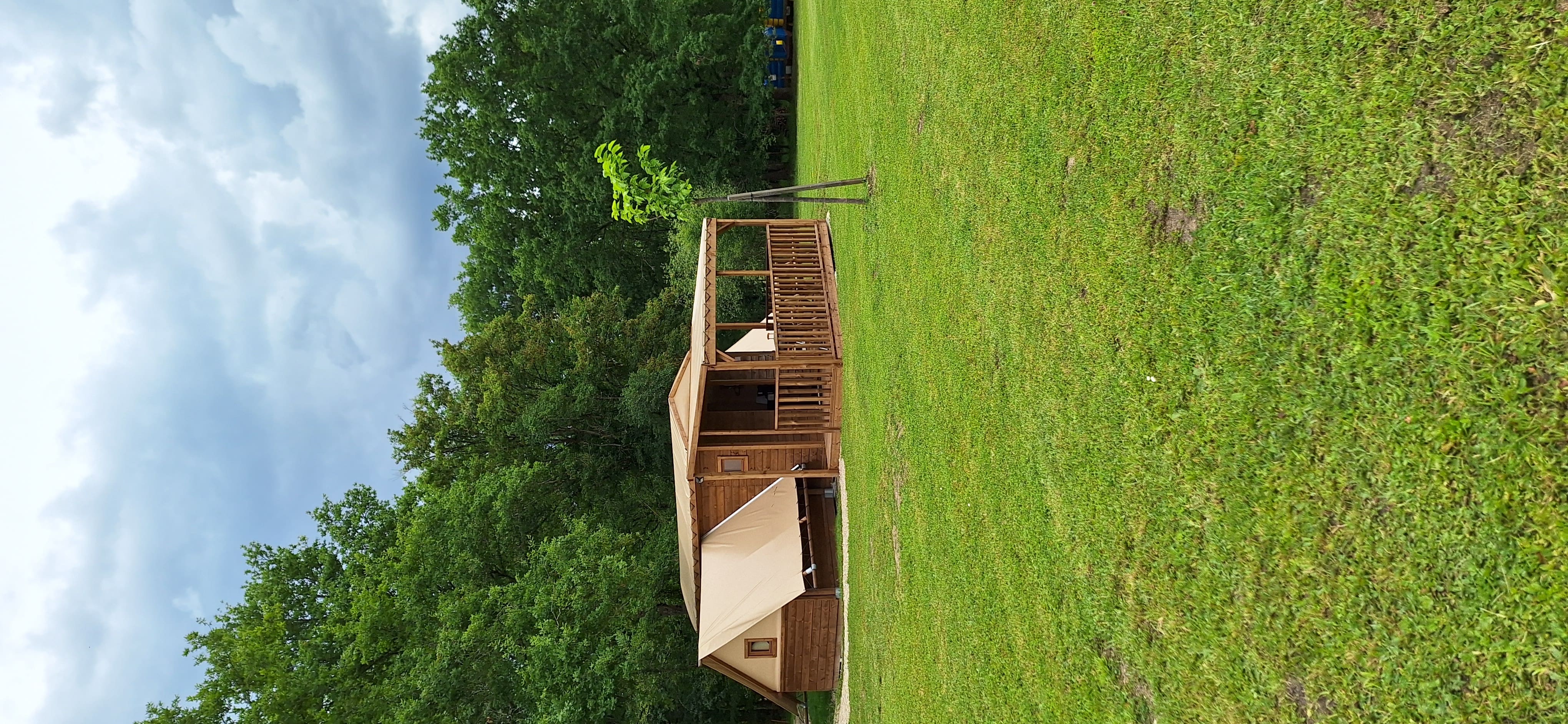 Cabane tribu Bouton d'Or — Séjour confortable avec spa à Loir-et-Cher