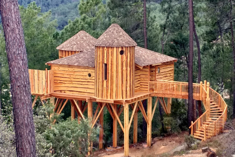 La cabane & spa Cassiopée — Nuit perchée à 9m en Ardèche à Aubenas — espace de vie