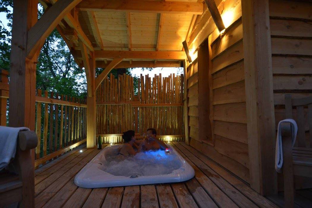 Cabane Spa Out of Africa : une expérience immersive dans les arbres à Clairac — espace de vie