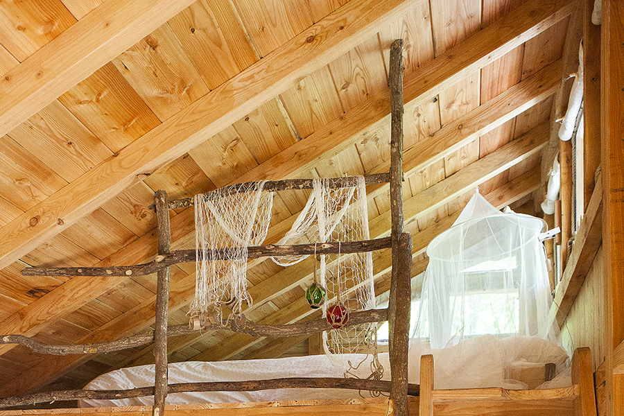 Évasion dans la Cabane du Pêcheur & Spa : un cocon suspendu à La Chapelle Aux Naux — détail architectural