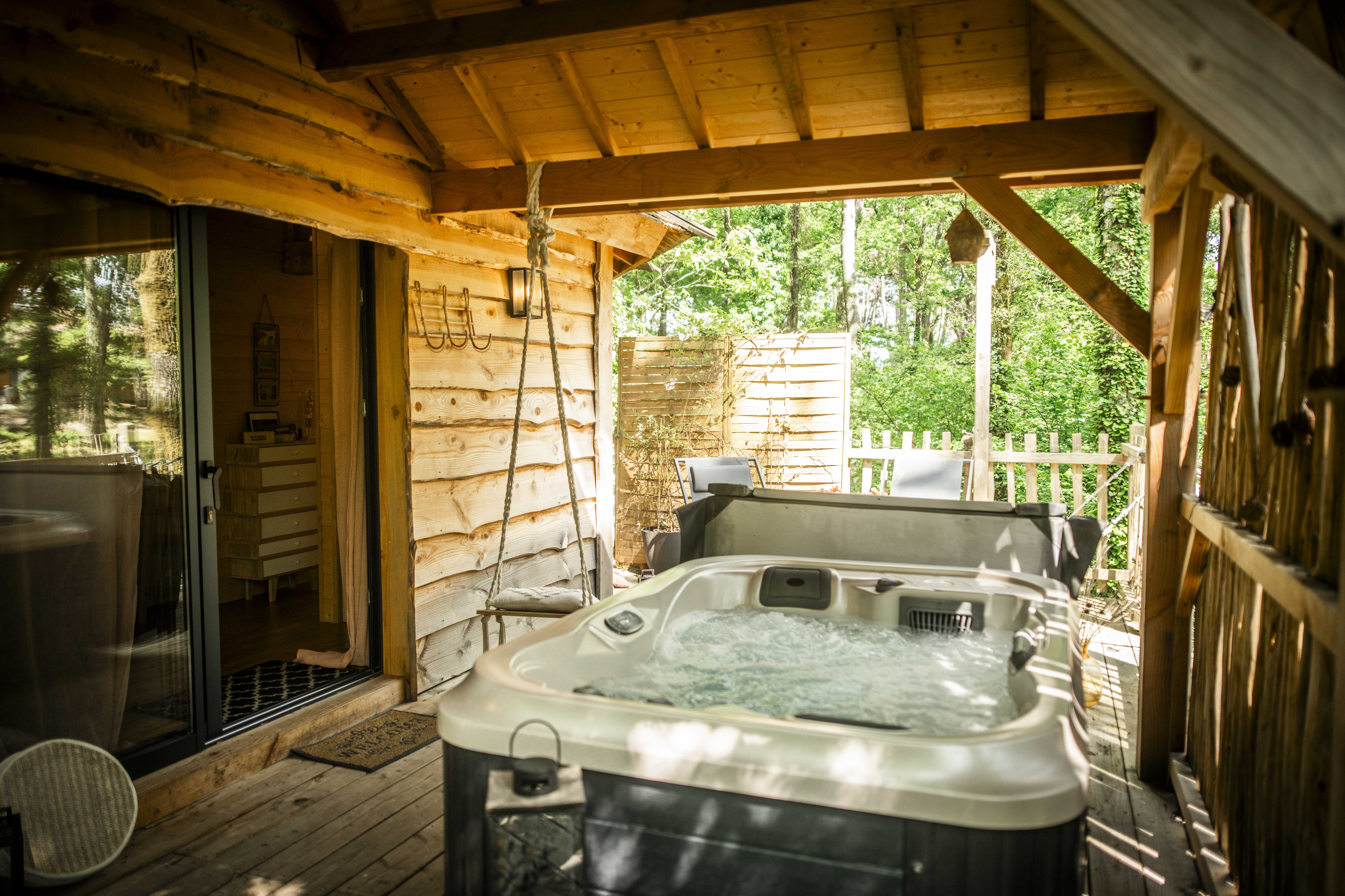 La Cabane Nid'Amour & Spa : une évasion dans les arbres à Martillac — vue intérieure