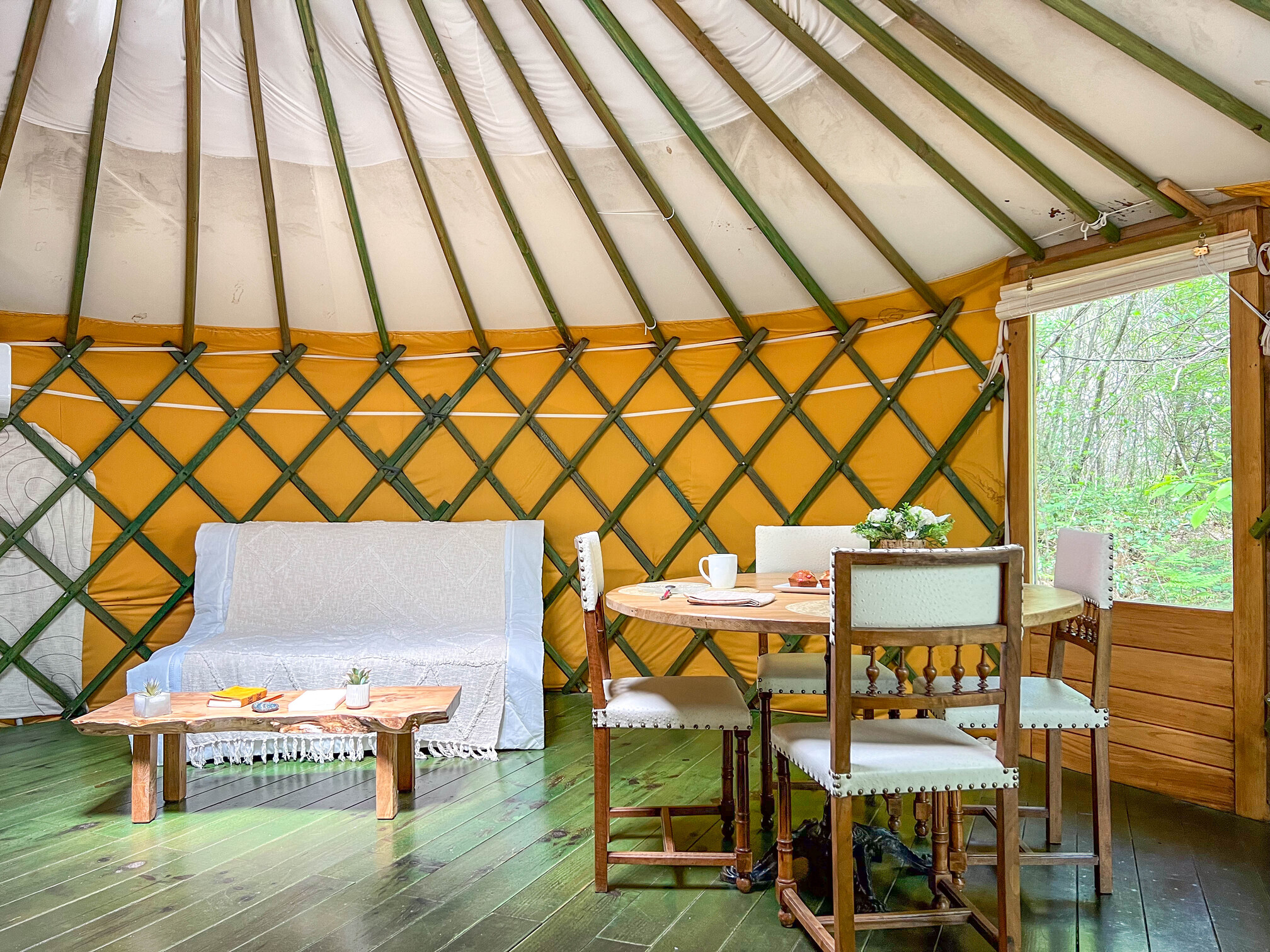 La Love Yourte : une immersion au cœur de l'Auvergne à Vitrac — salle de bain