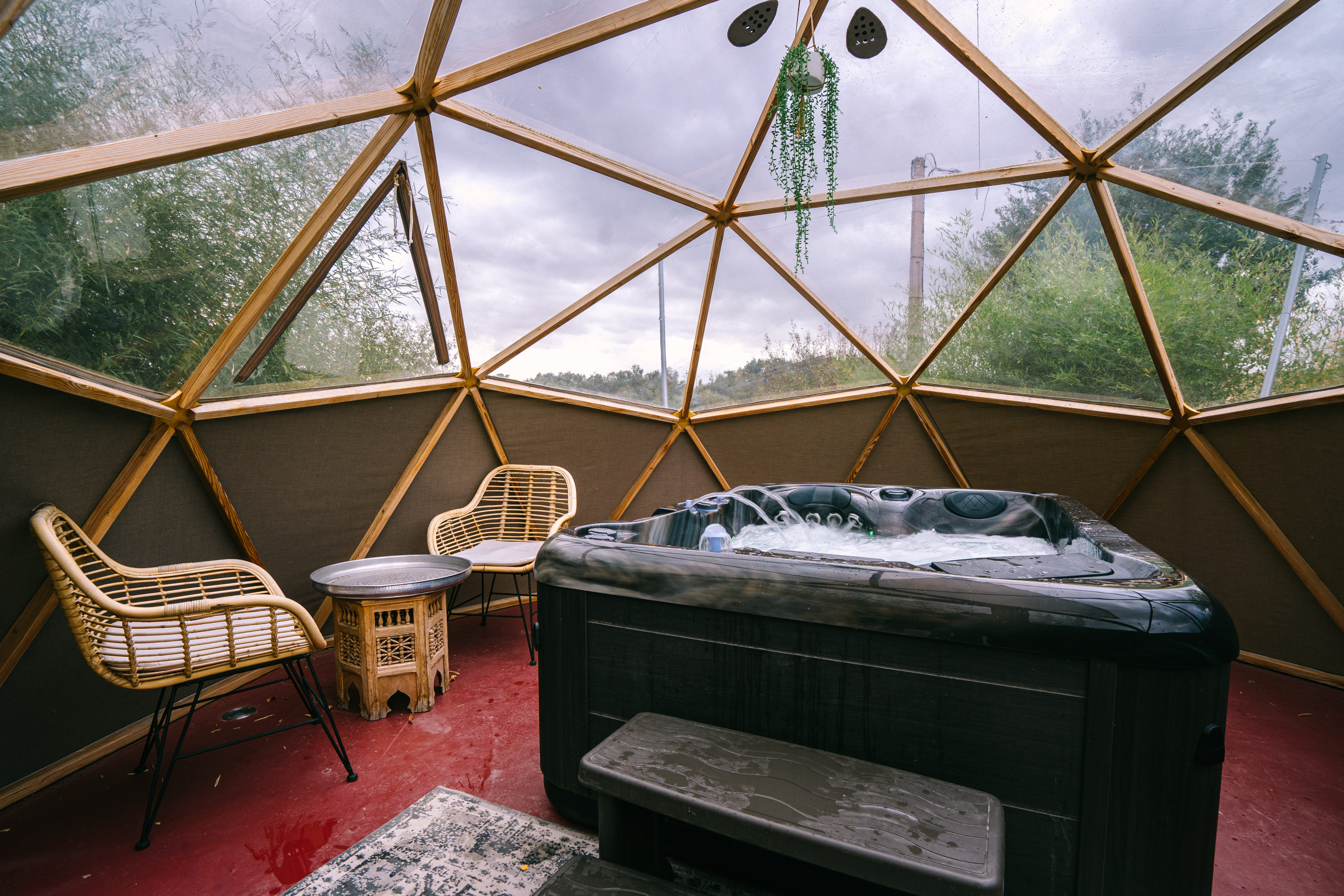 L'appartement & spa sous dôme : une évasion sensorielle en Midi-Pyrénées à Grazac — salle de bain