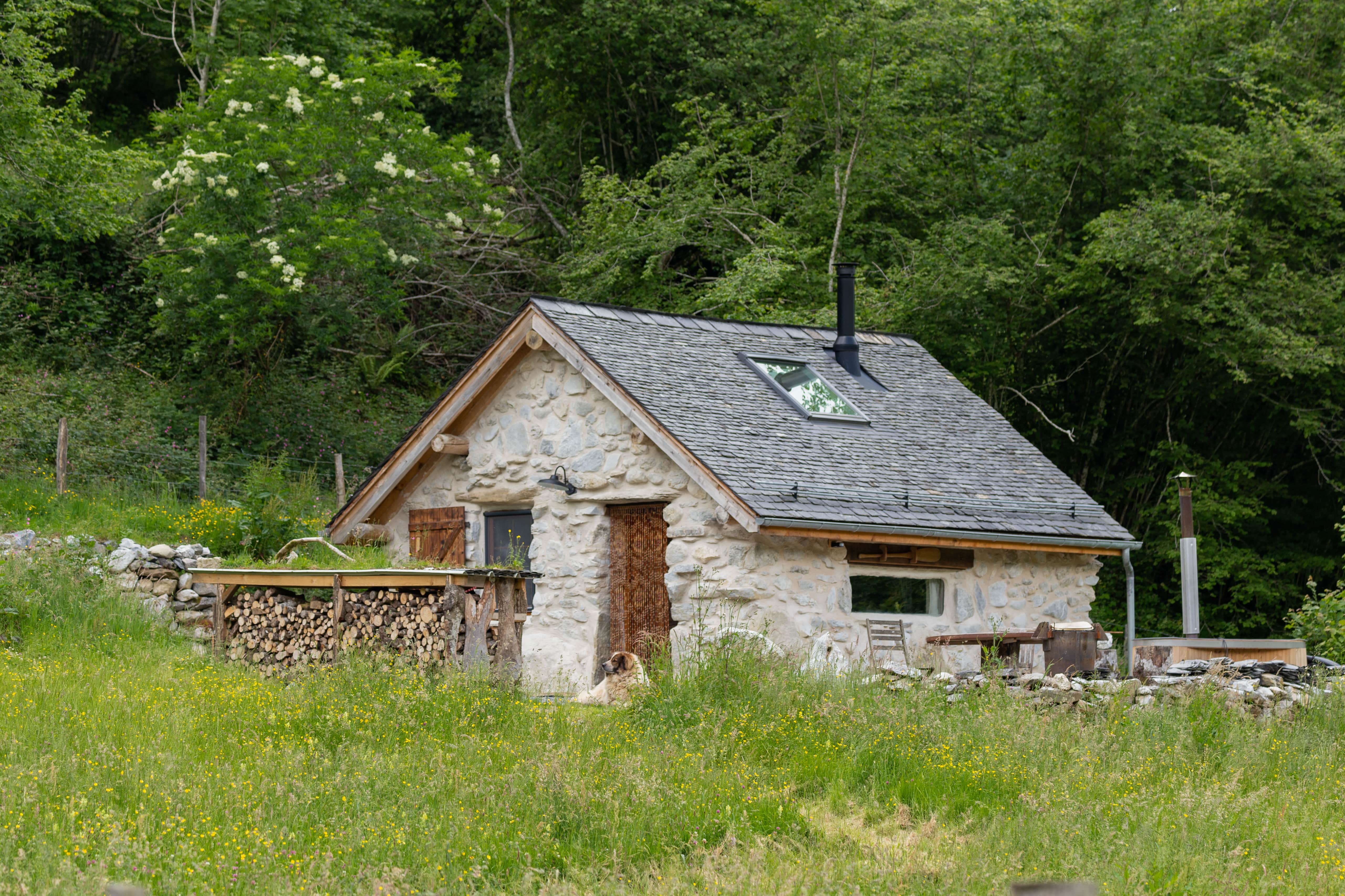 Cabanot — Ecolodge avec spa à 900m d'altitude dans les Pyrénées-Atlantiques