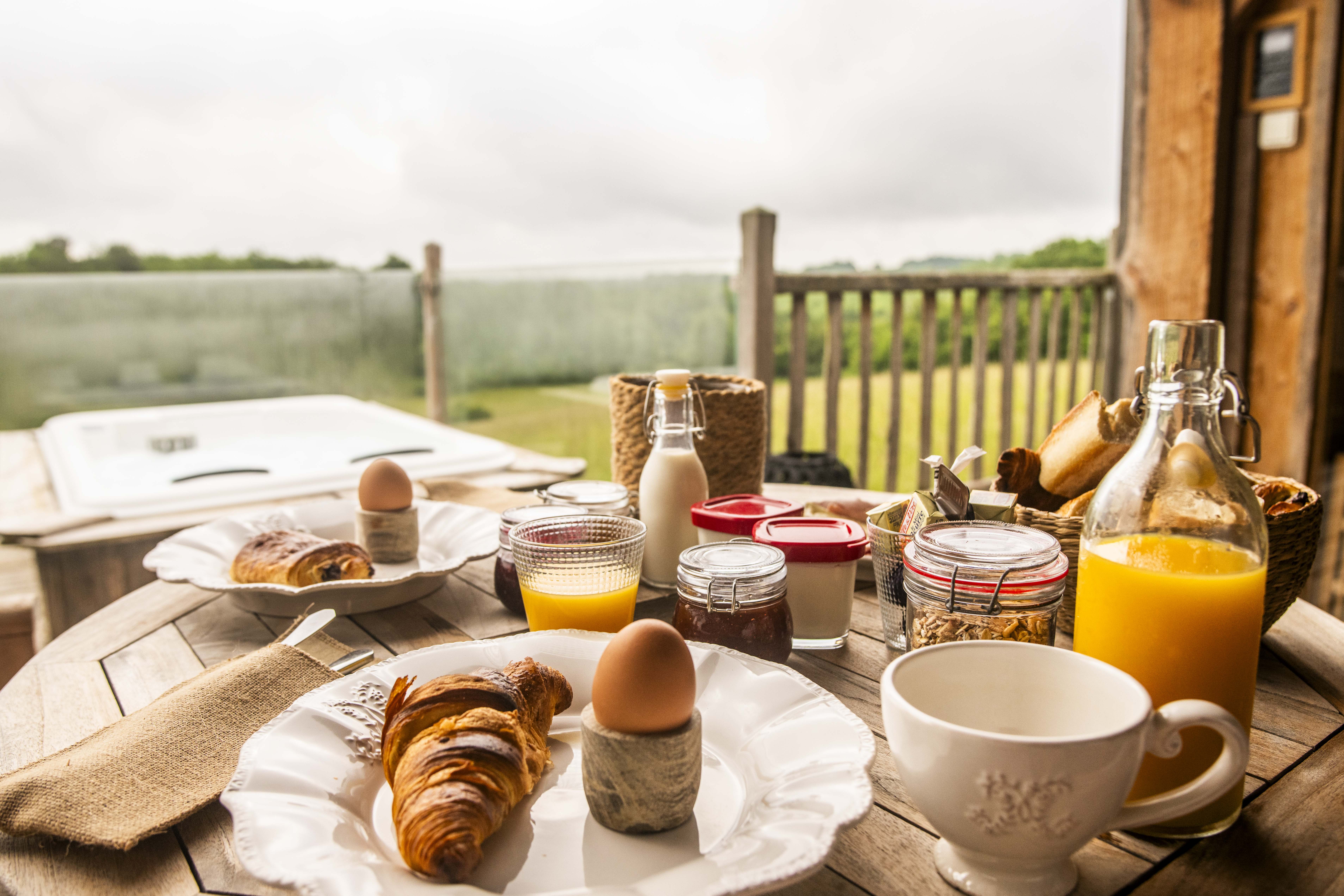 Cabane du Grand Chêne & Spa : une expérience unique en Aquitaine à Saint-Martin Des Combes — espace de vie