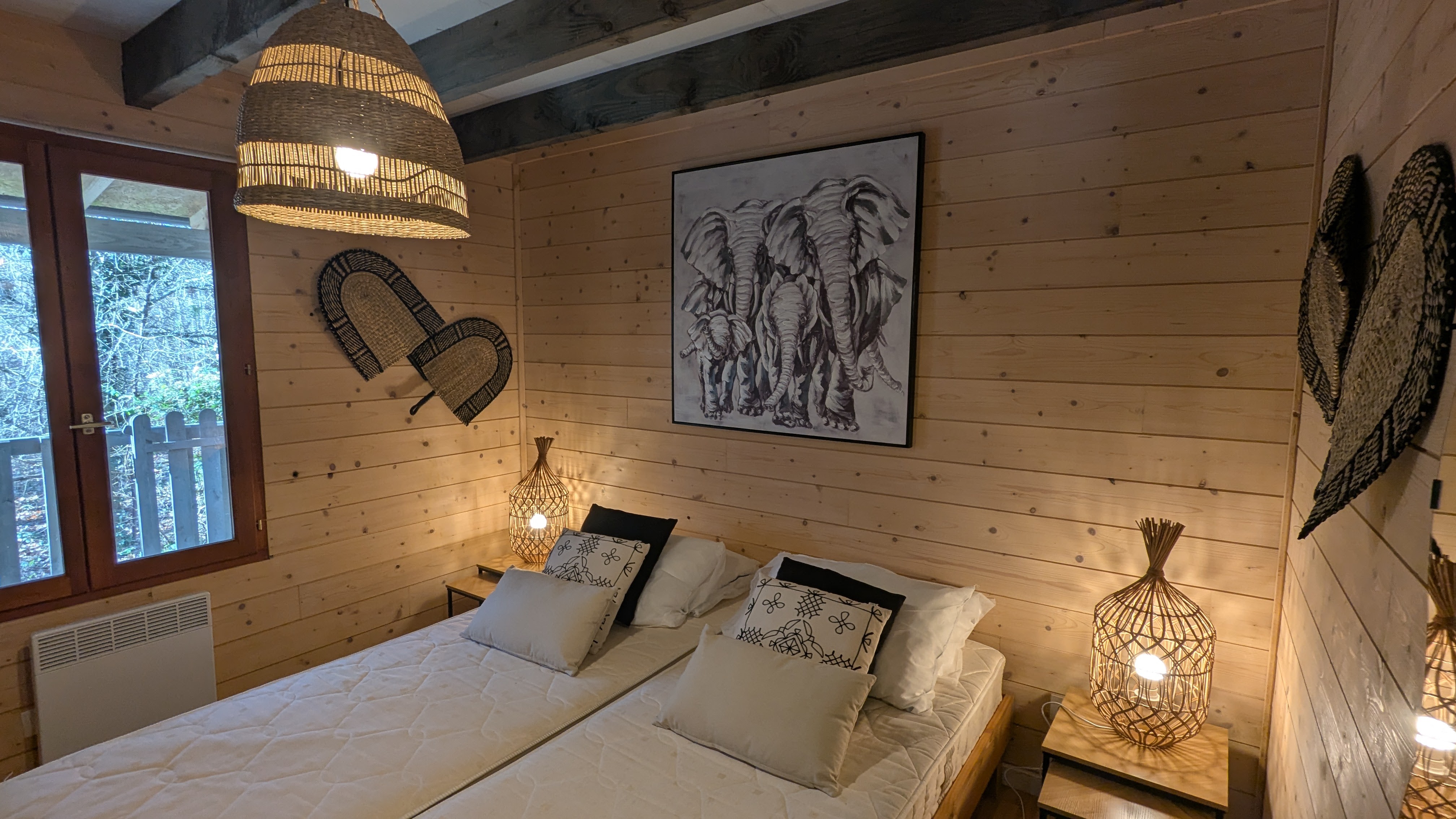 Chalet Vital : une évasion romantique avec spa privatif à Biron — espace de vie