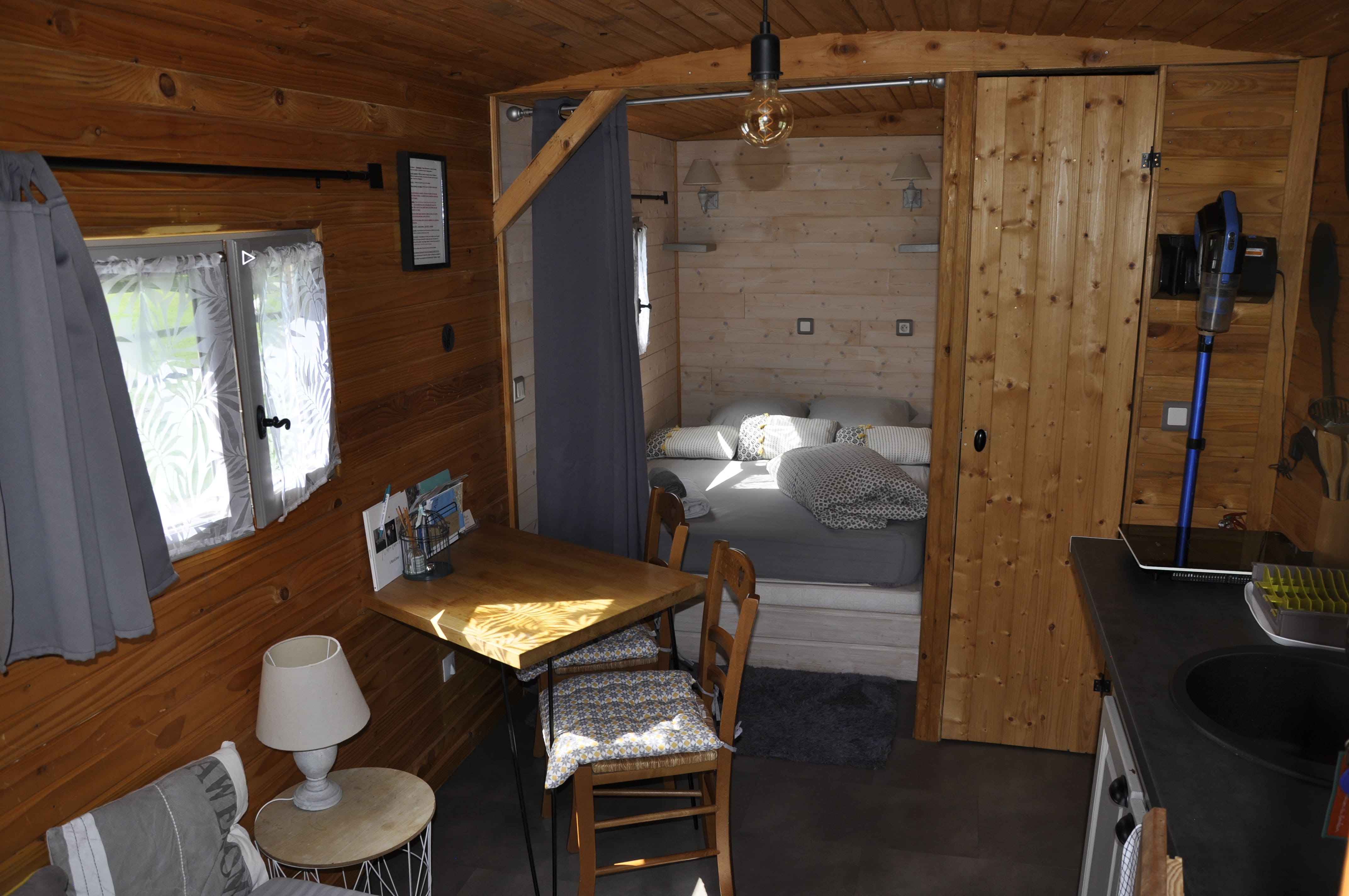 La maison du bonheur : une roulotte en Haute-Normandie à St Ouen Sous Bailly — vue depuis la terrasse