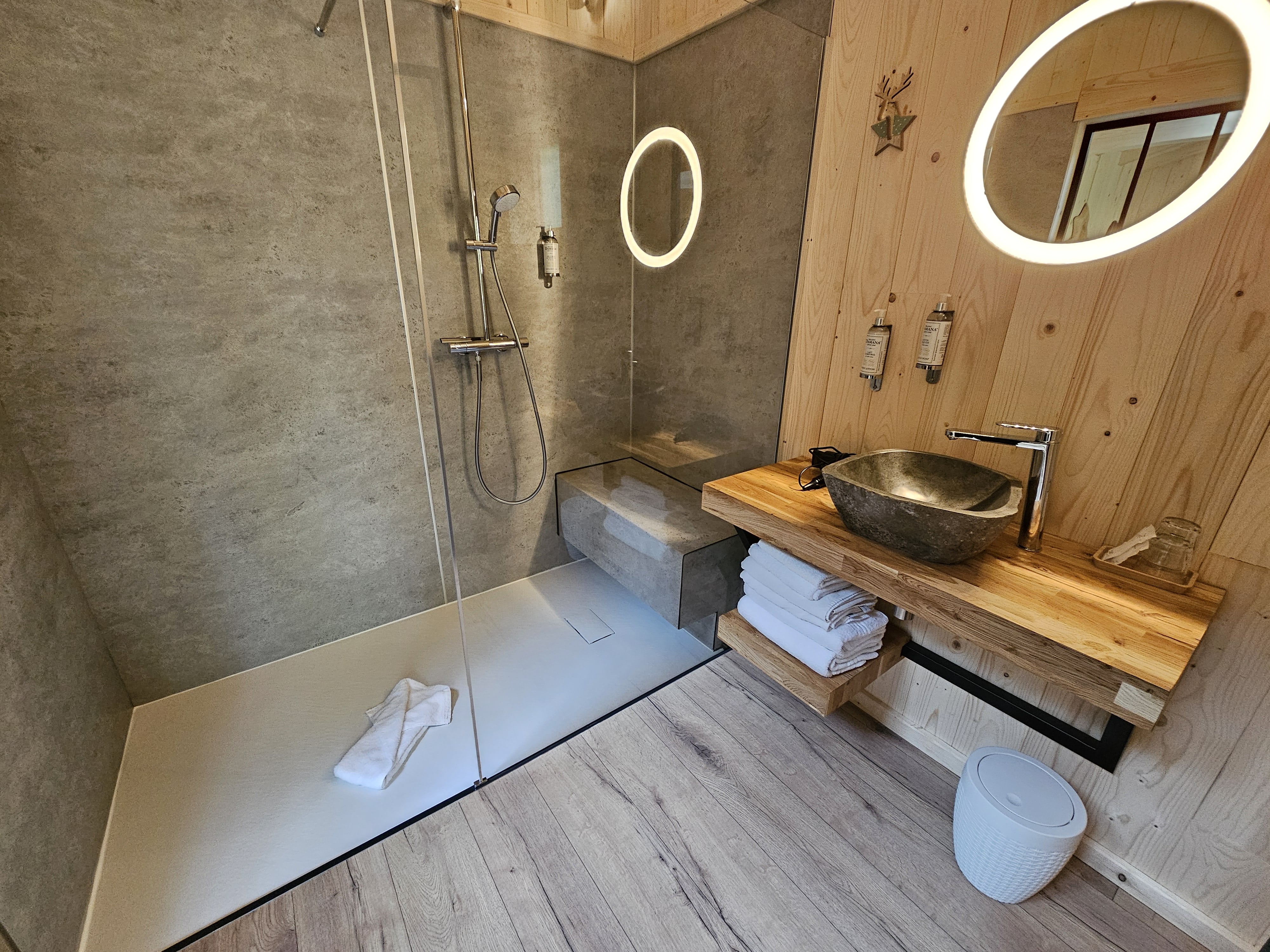 Cabane Spa Idylle : une expérience unique dans les arbres à Rosoy-En-Multien — chambre