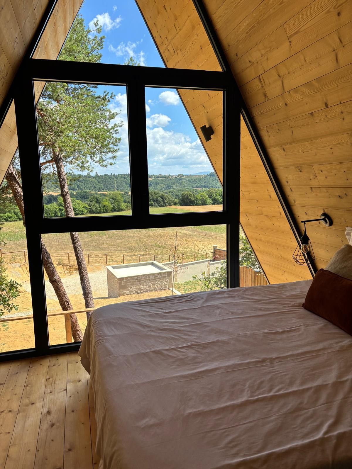 Chalet VercoréA — Cabane avec spa privatif à Drôme des Collines à Saint-Christophe-et-le-Laris — environnement naturel