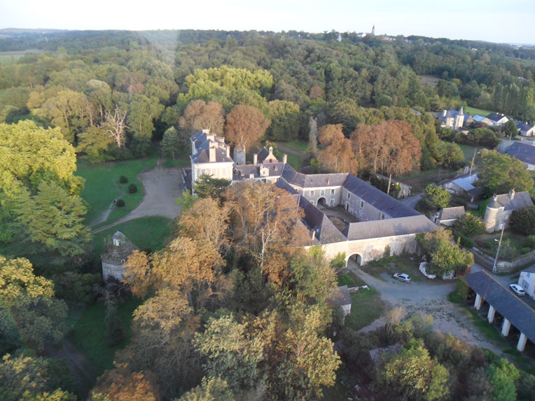 Pod Saint Jean — Hébergement insolite avec spa à Saint Jean de Thouars à Saint Jean de Thouars — vue intérieure