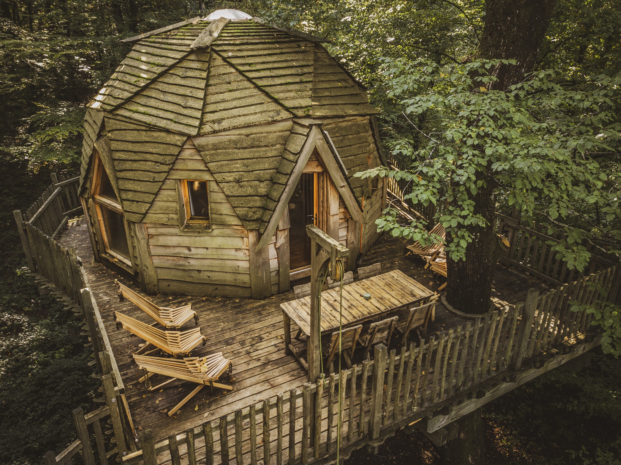 Cabane enchantée : une expérience magique dans les arbres — Cabane à Joncherey