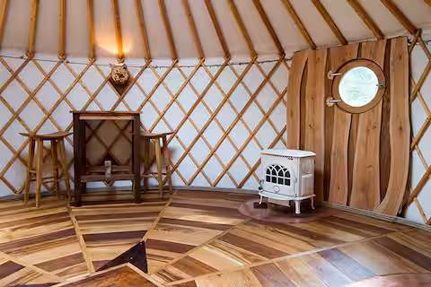 Yourte la Desirade — Yourte avec spa à Semur-en-Auxois (Côte-d'Or) à Semur-en-Auxois — espace de vie