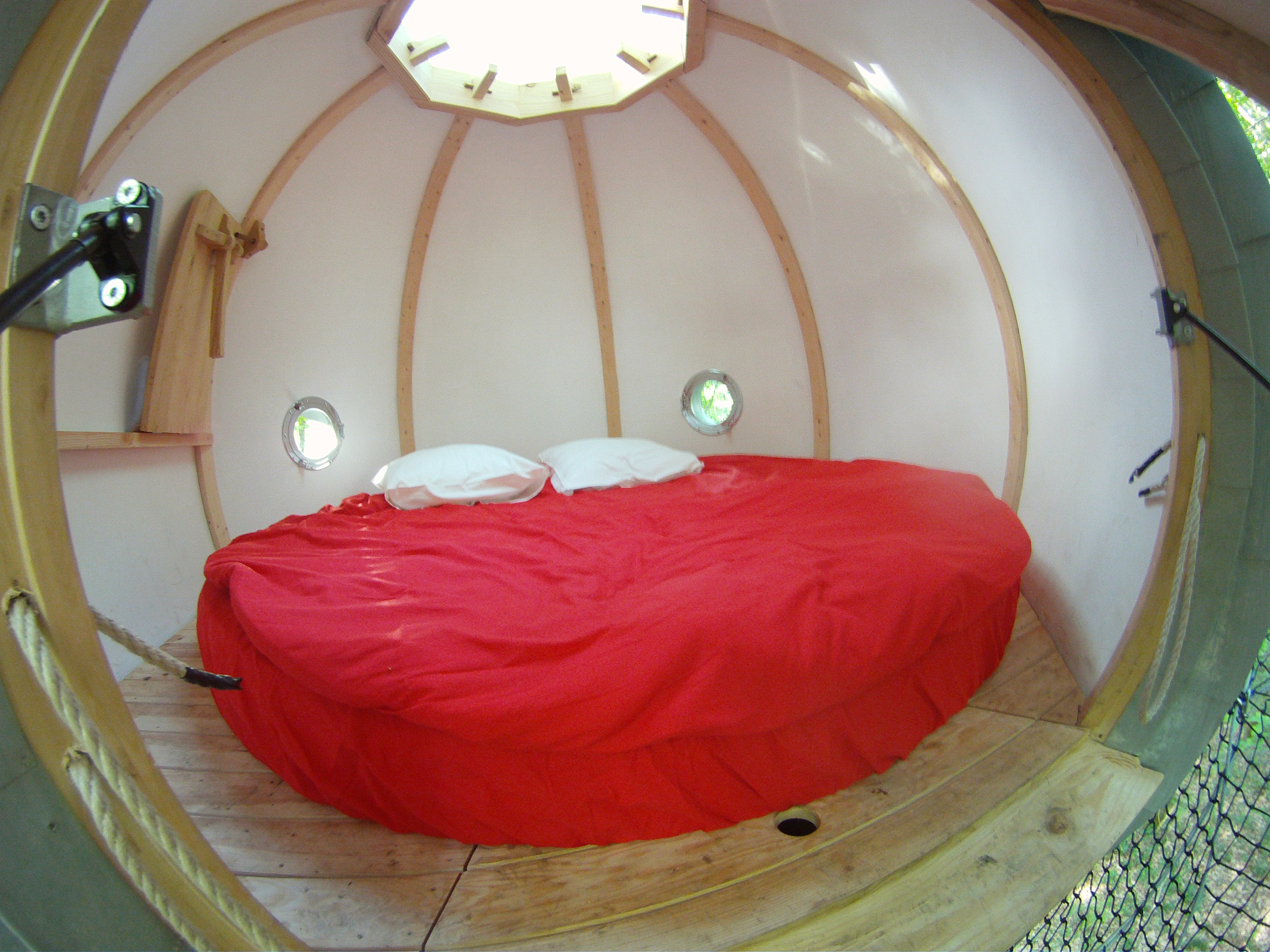 Séjournez dans un lov'nid enchanteur en Aquitaine à Lanouaille — espace de vie