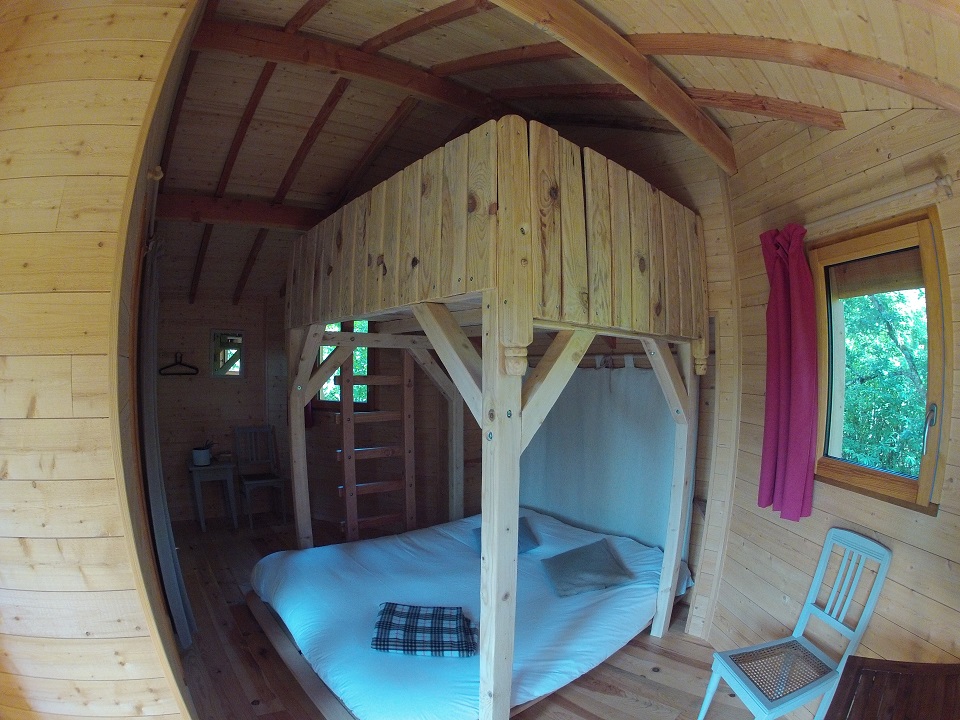 Cabane du Funambule — Nuit perchée à 8m en Dordogne à Bergerac — vue depuis la terrasse