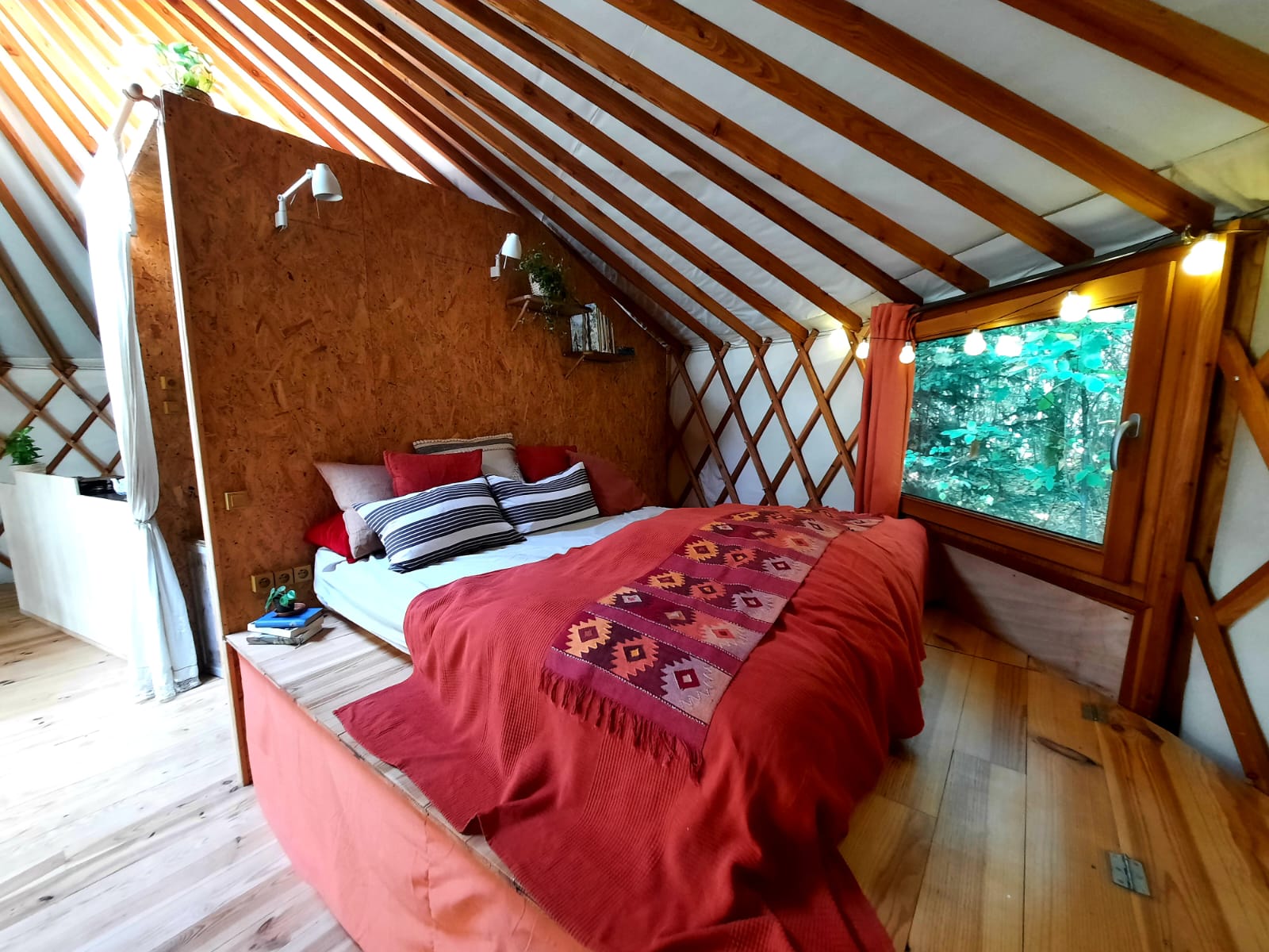 Yourte contemporaine tout confort — Séjour paisible à La Ferme de la Goursaline en Haute-Vienne à Limoges — cuisine