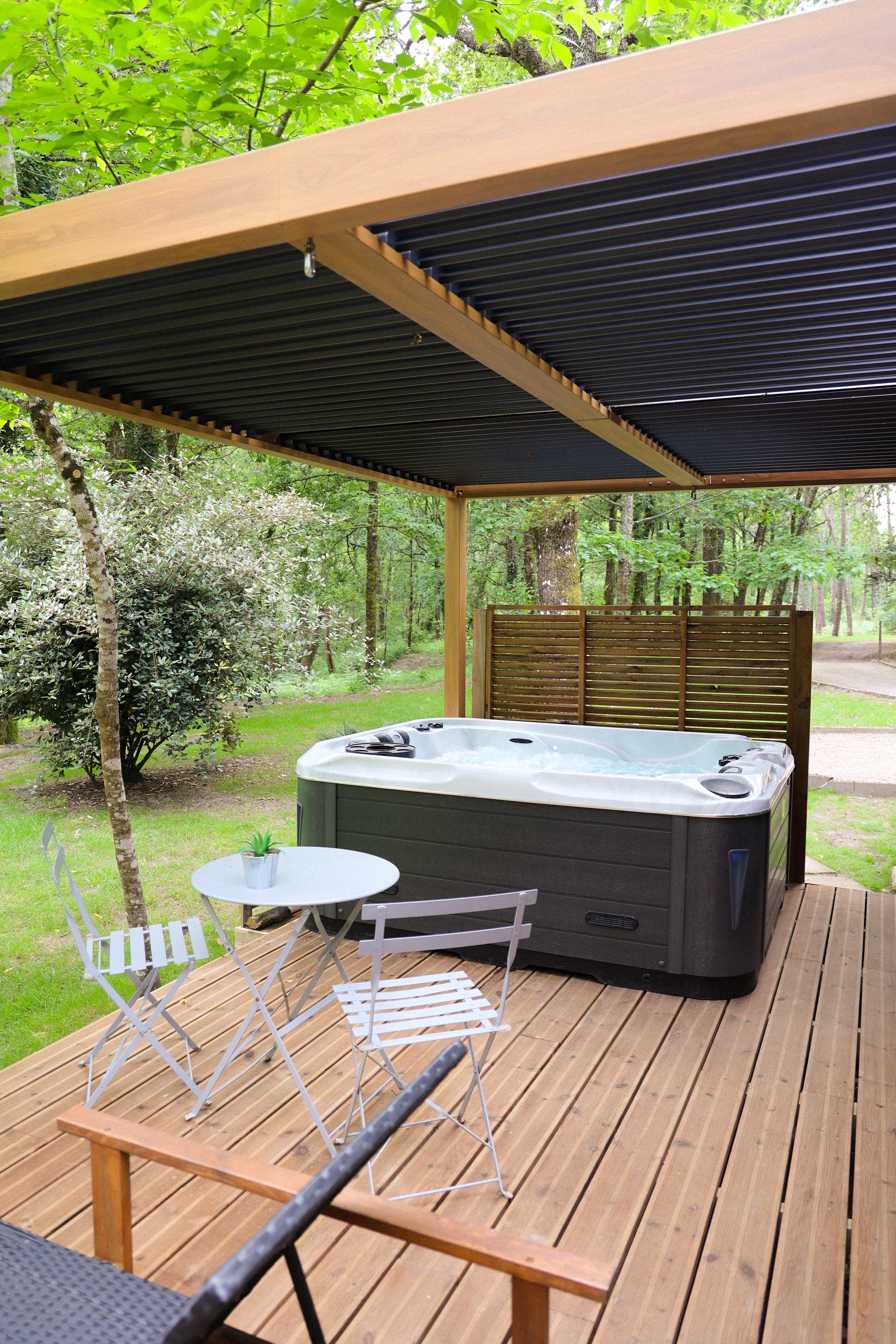 Chalet Romantique & Spa — Évasion bien-être en Gironde à Marions — salle de bain