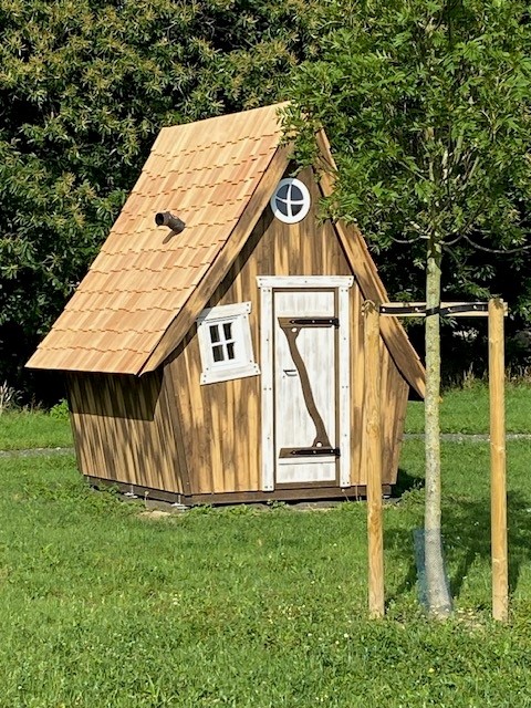La Cabane des Trolls : une expérience immersive en Bretagne à Boisgervilly — espace de vie