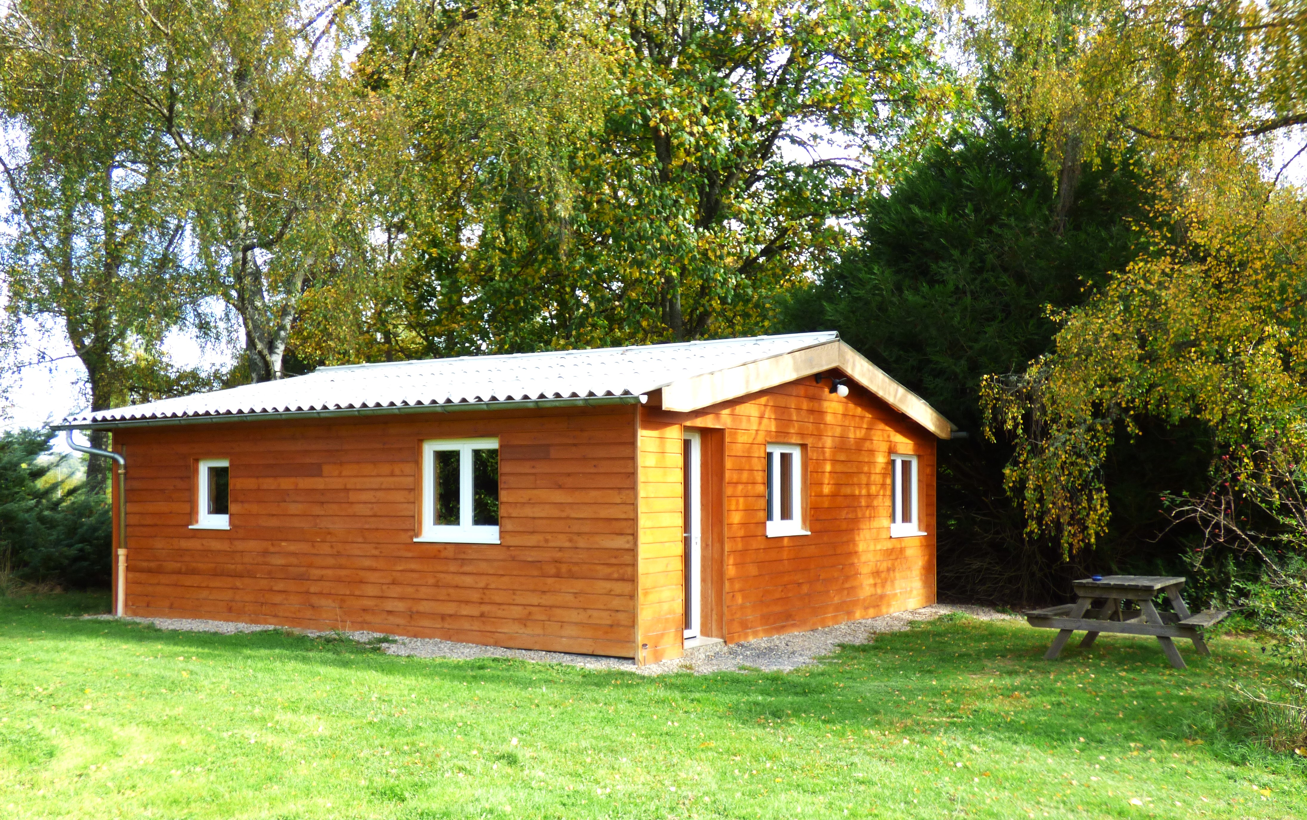 Chalet Prairie avec vue sur lac : une évasion en Auvergne à Condat-En-Combraille — espace de vie