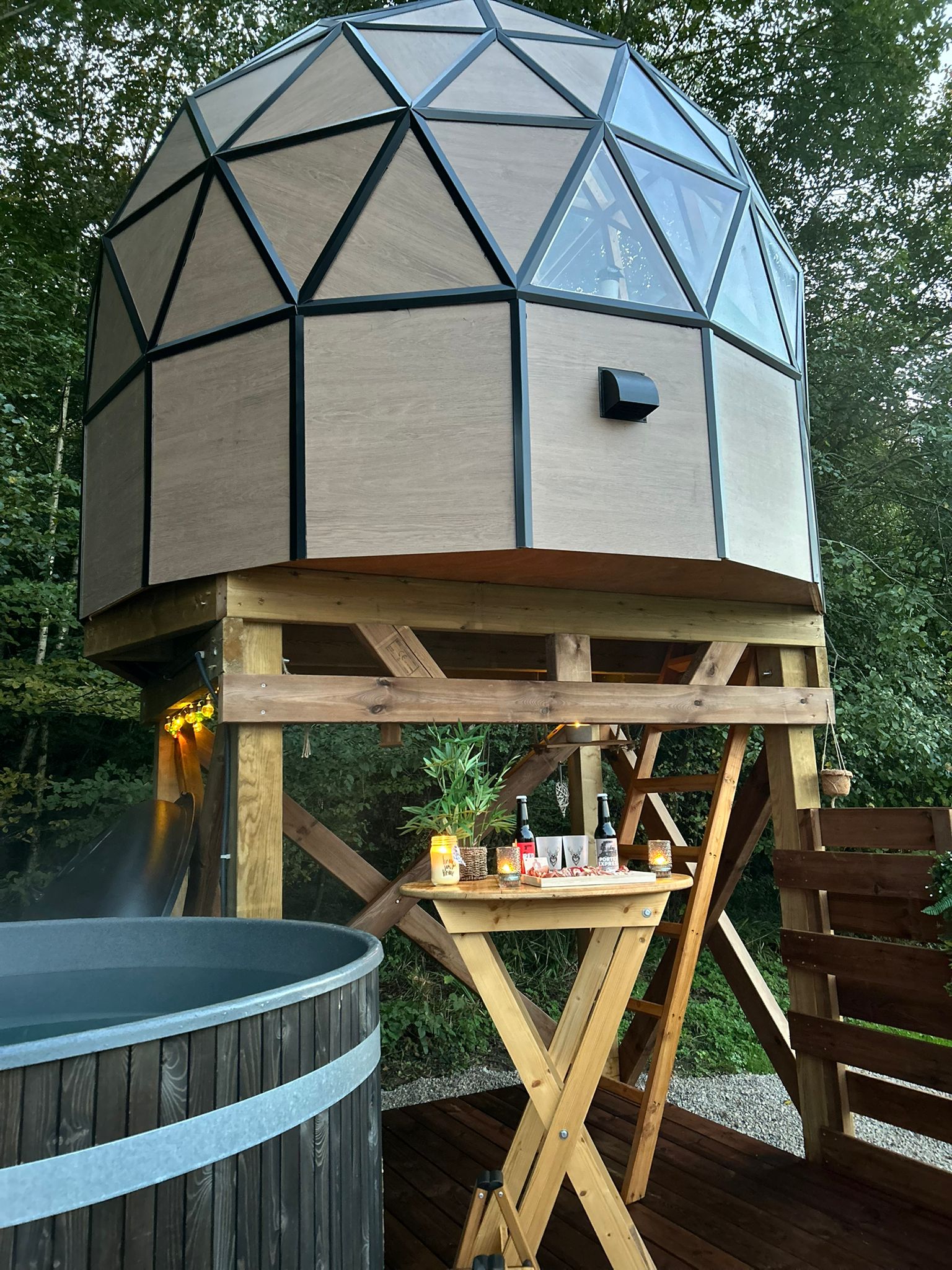 Dôme Lunaire D'Olia — Nuit magique avec bain nordique à Doubs à Besançon — détail architectural