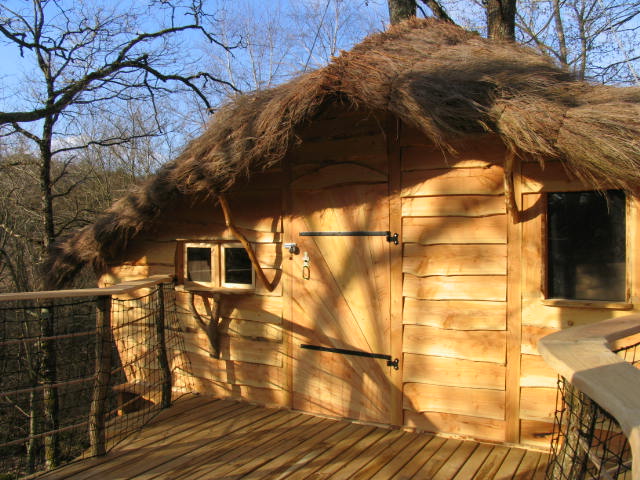 La Chamberloute : une cabane dans les arbres au cœur de la nature à Vouzon — chambre