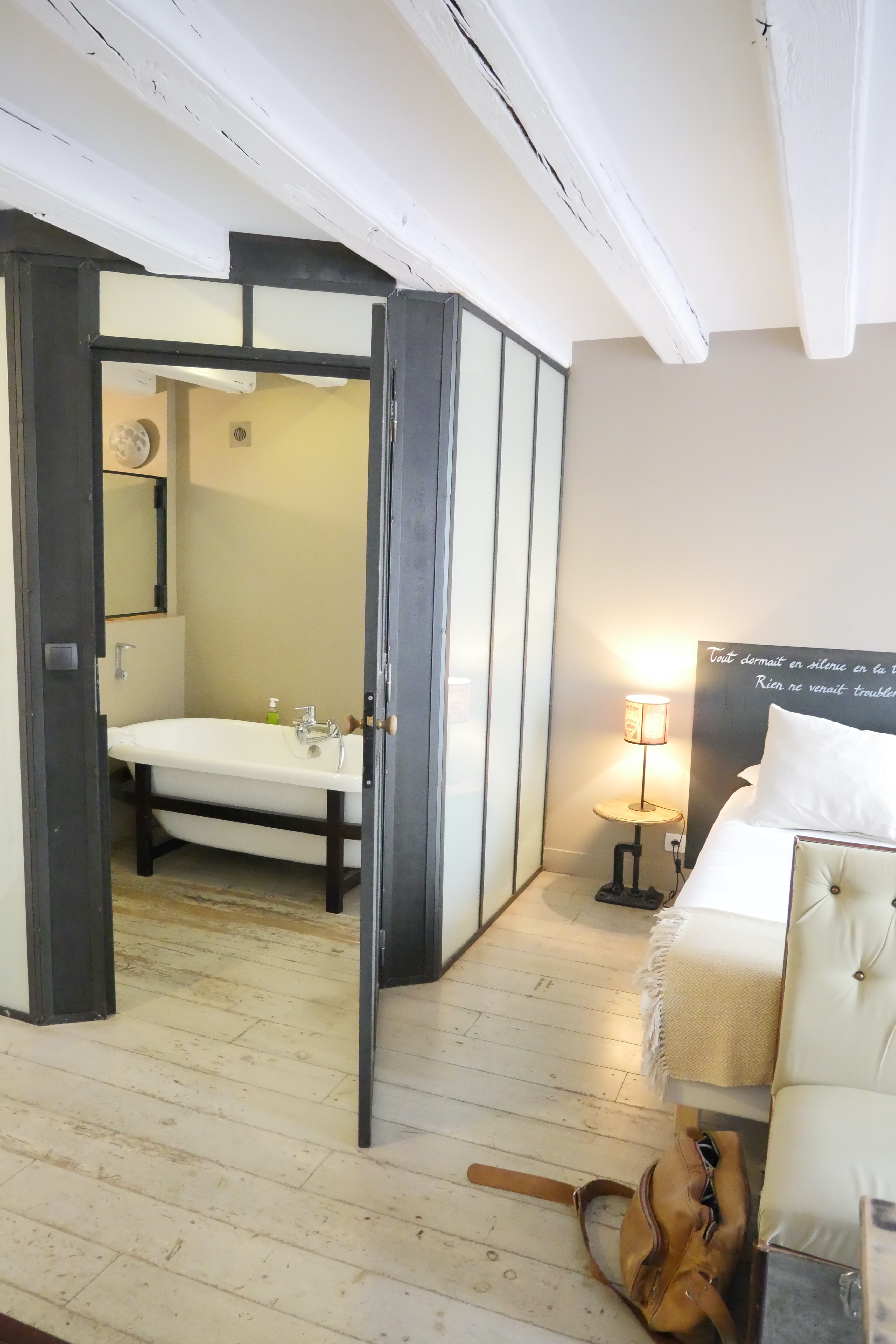 La Nuit : une chambre à thème immersive en Pays de la Loire à Nantes — environnement naturel
