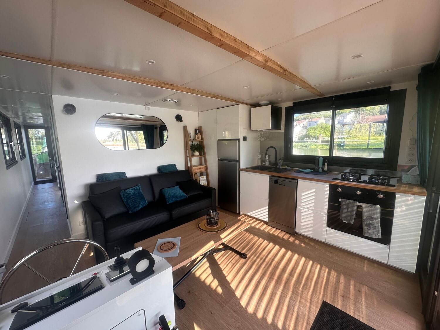 House Boat avec spa : une croisière sensorielle en Champagne à Ay Champagne — vue depuis la terrasse
