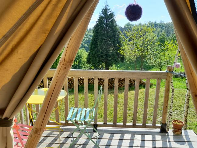 Tente cabane "Shouca" — Cabane sur pilotis avec spa à Cantal à Les Milans — cuisine