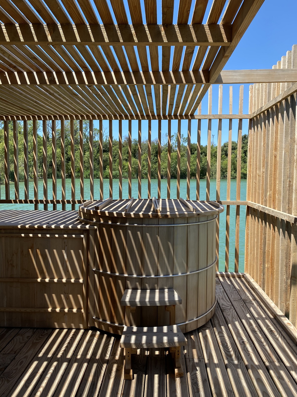 Cabane Spa Paradis : une évasion sur l'eau en Provence à Sorgues — chambre