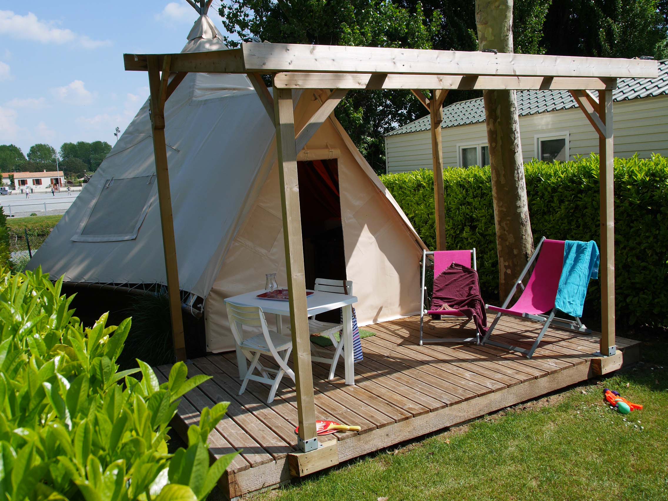 Vivez l'expérience unique du Tipi Maya en Charente-Maritime à Surgères — environnement naturel
