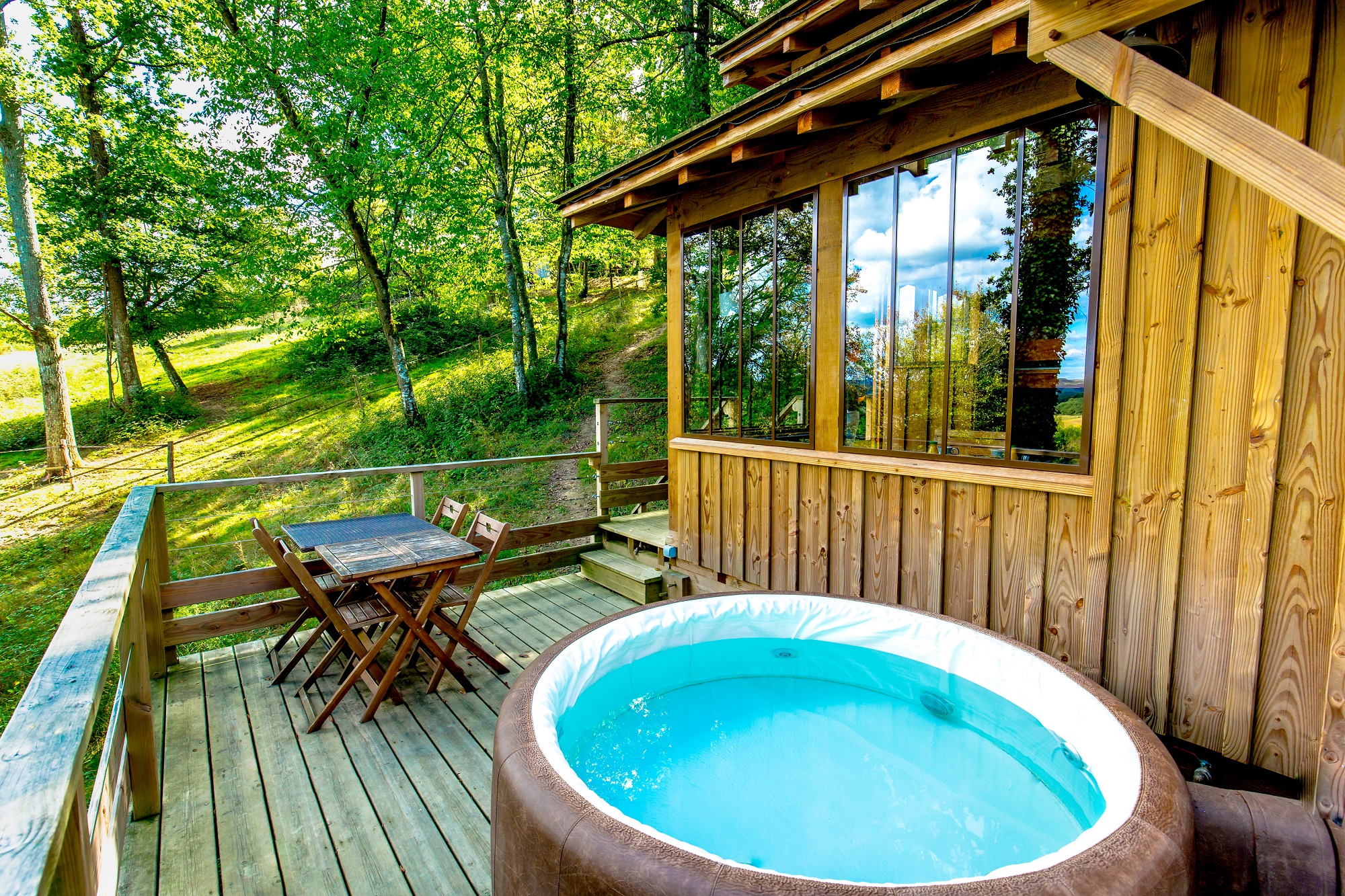 Cabane Spa d'Escapa — Cabane sur pilotis avec spa à Gers à Riguepeu — vue intérieure