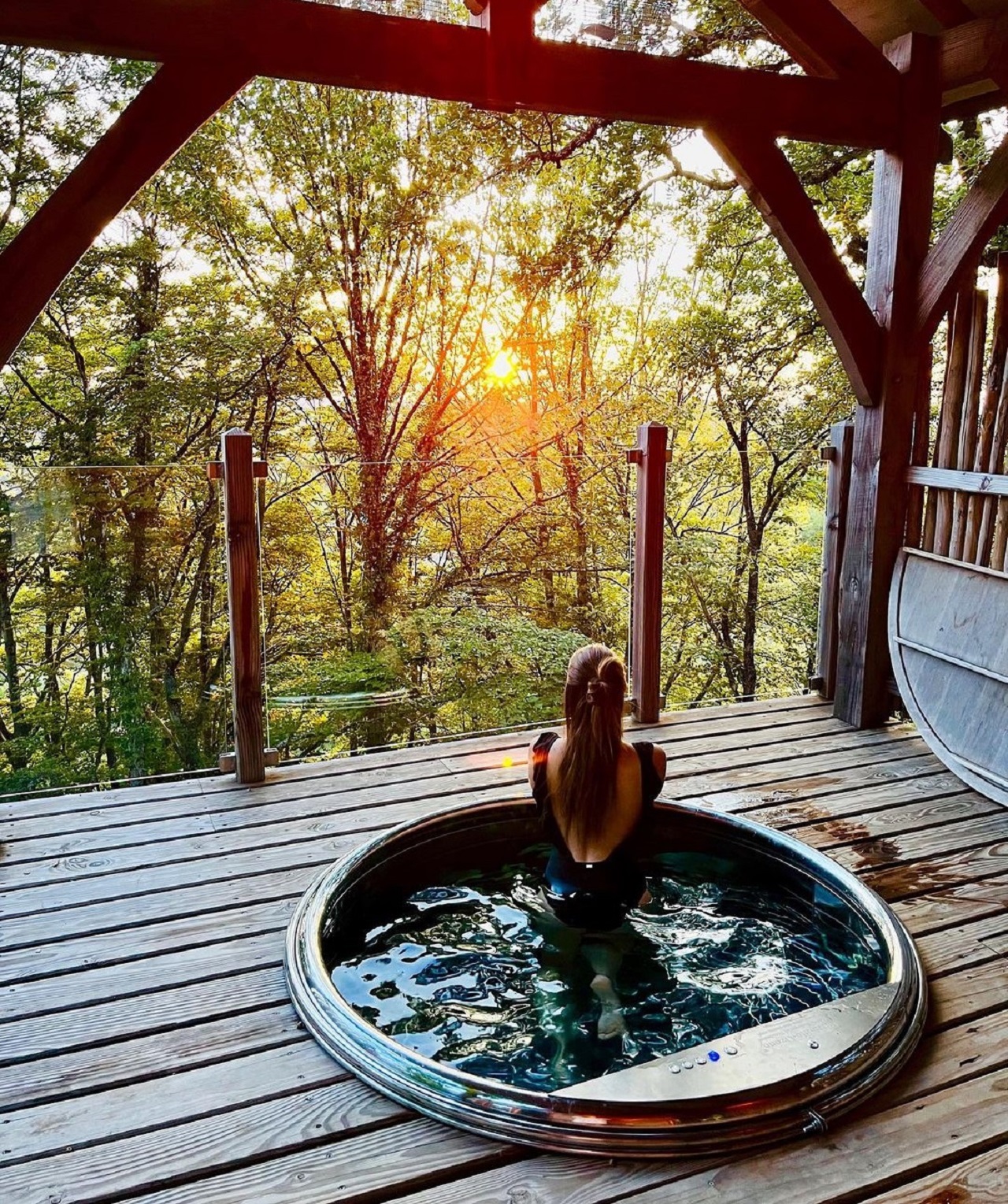 Cabane Spa Écureuil : une évasion dans les arbres en Franche-Comté à Bonlieu — vue intérieure