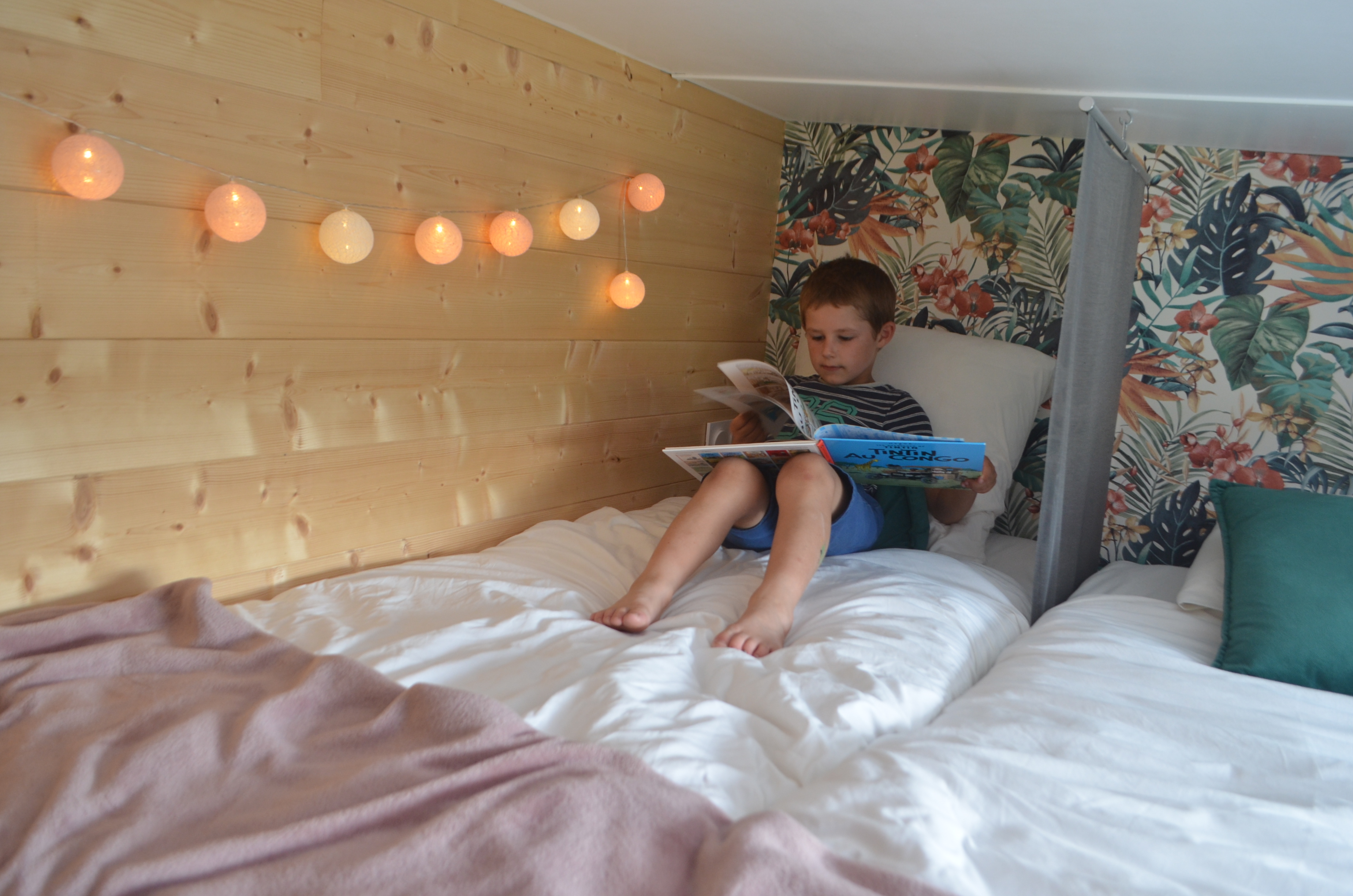 Tiny house moderne avec spa en Pays de la Loire à Gennes Longuefuye — vue depuis la terrasse
